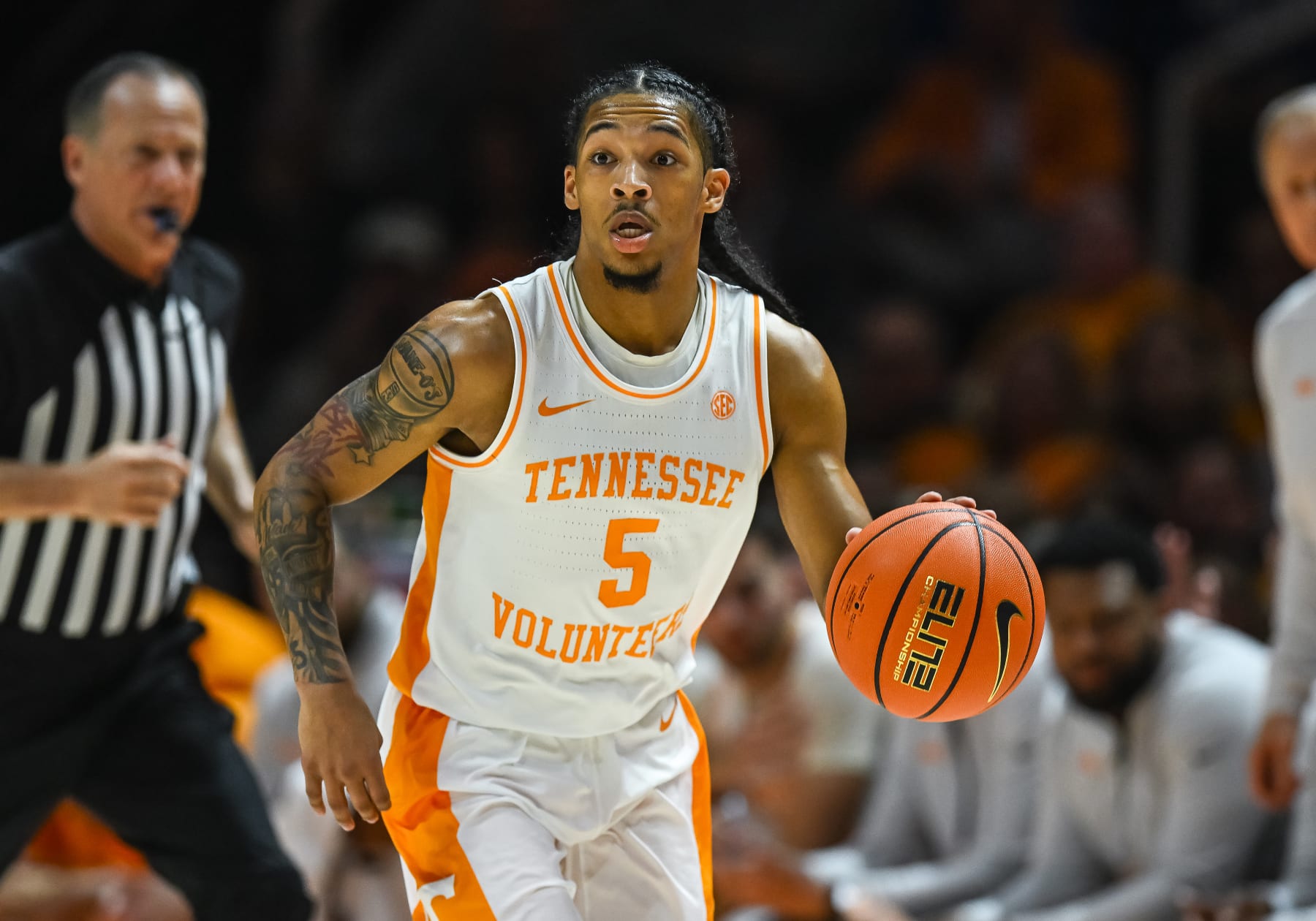KNOXVILLE, TN - MARCH 09: Tennessee Volunteers guard Zakai Zeigler (5) brings the ball up court during the college basketball game between the Tennessee Volunteers and the Kentucky Wildcats on March 9, 2024, at Food City Center in Knoxville, TN. (Photo by Bryan Lynn/Icon Sportswire via Getty Images)
