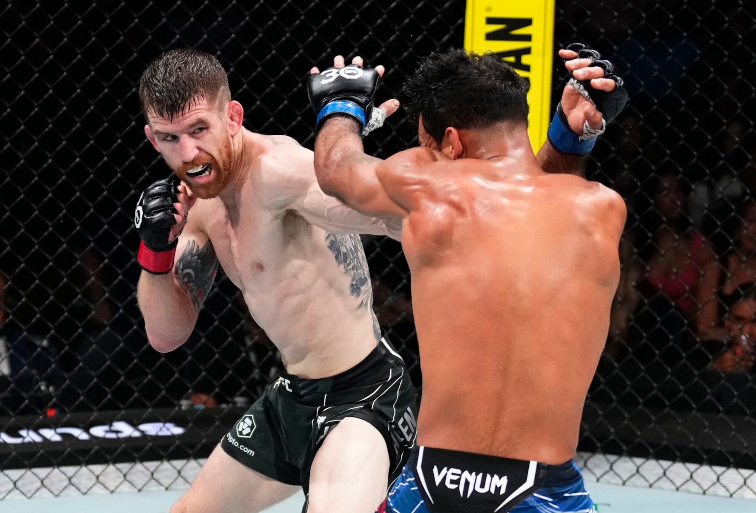 Cory Sandhagen punches Rob Font