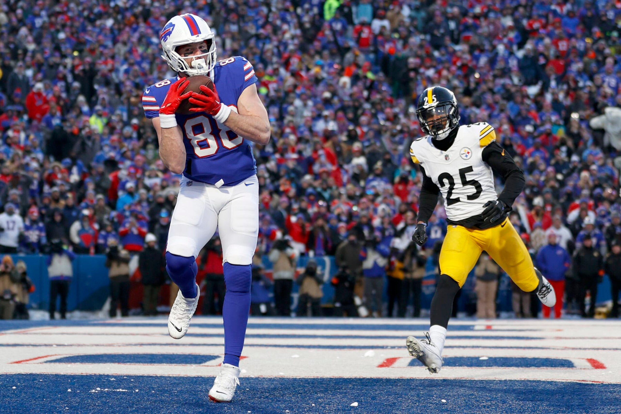 ORCHARD PARK, NEW YORK - JANUARY 15: Dawson Knox #88 of the Buffalo Bills catches a pass for a touchdown against the Pittsburgh Steelers during the first quarter at Highmark Stadium on January 15, 2024 in Orchard Park, New York. (Photo by Sarah Stier/Getty Images)