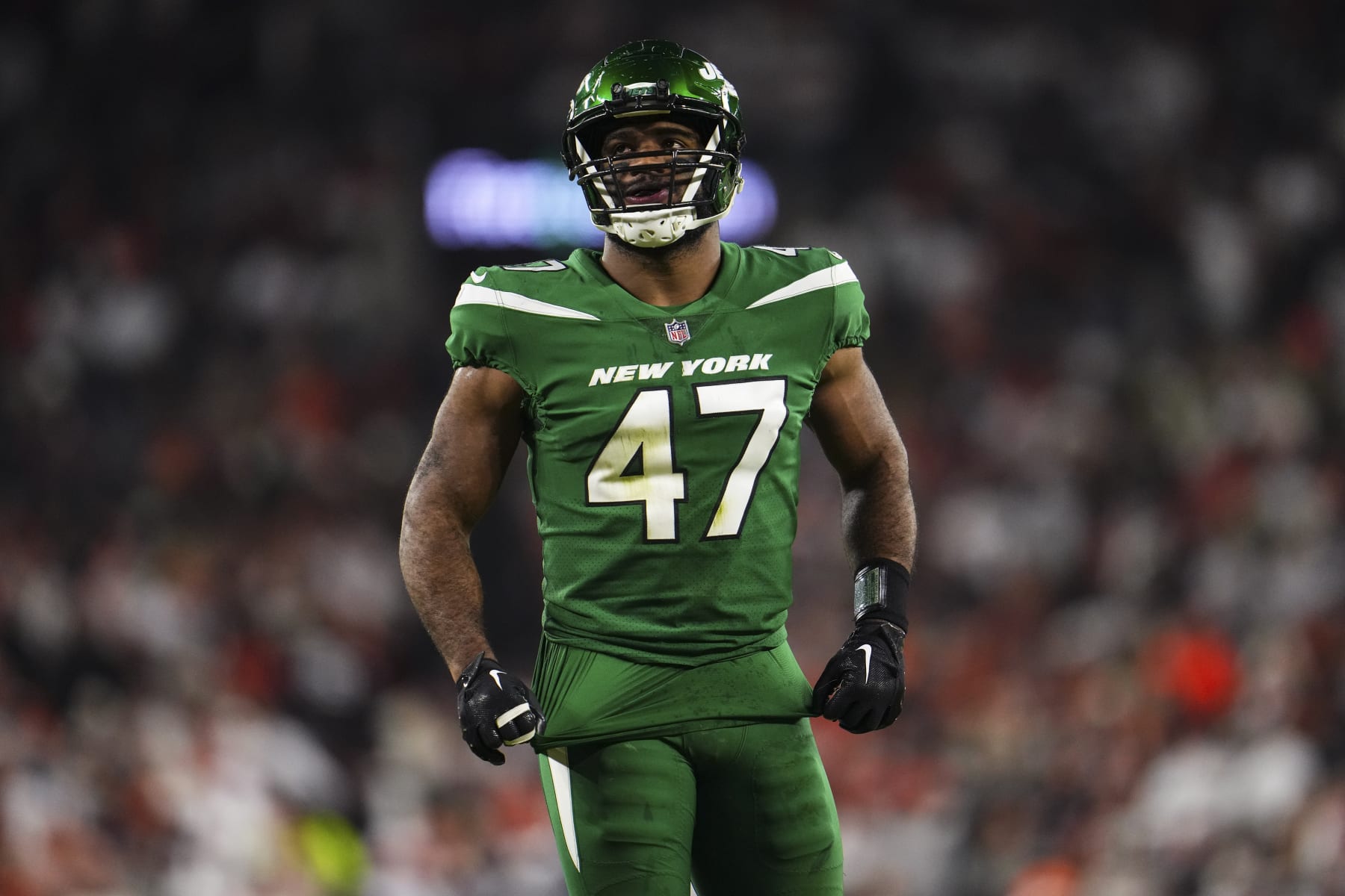 CLEVELAND, OH - DECEMBER 28: Bryce Huff #47 of the New York Jets looks on from the field during an NFL football game against the Cleveland Browns at Cleveland Browns Stadium on December 28, 2023 in Cleveland, Ohio. (Photo by Cooper Neill/Getty Images) CLEVELAND, OH - DECEMBER 28: Bryce Huff #47 of the New York Jets looks on from the field during an NFL football game against the Cleveland Browns at Cleveland Browns Stadium on December 28, 2023 in Cleveland, Ohio. (Photo by Cooper Neill/Getty Images)