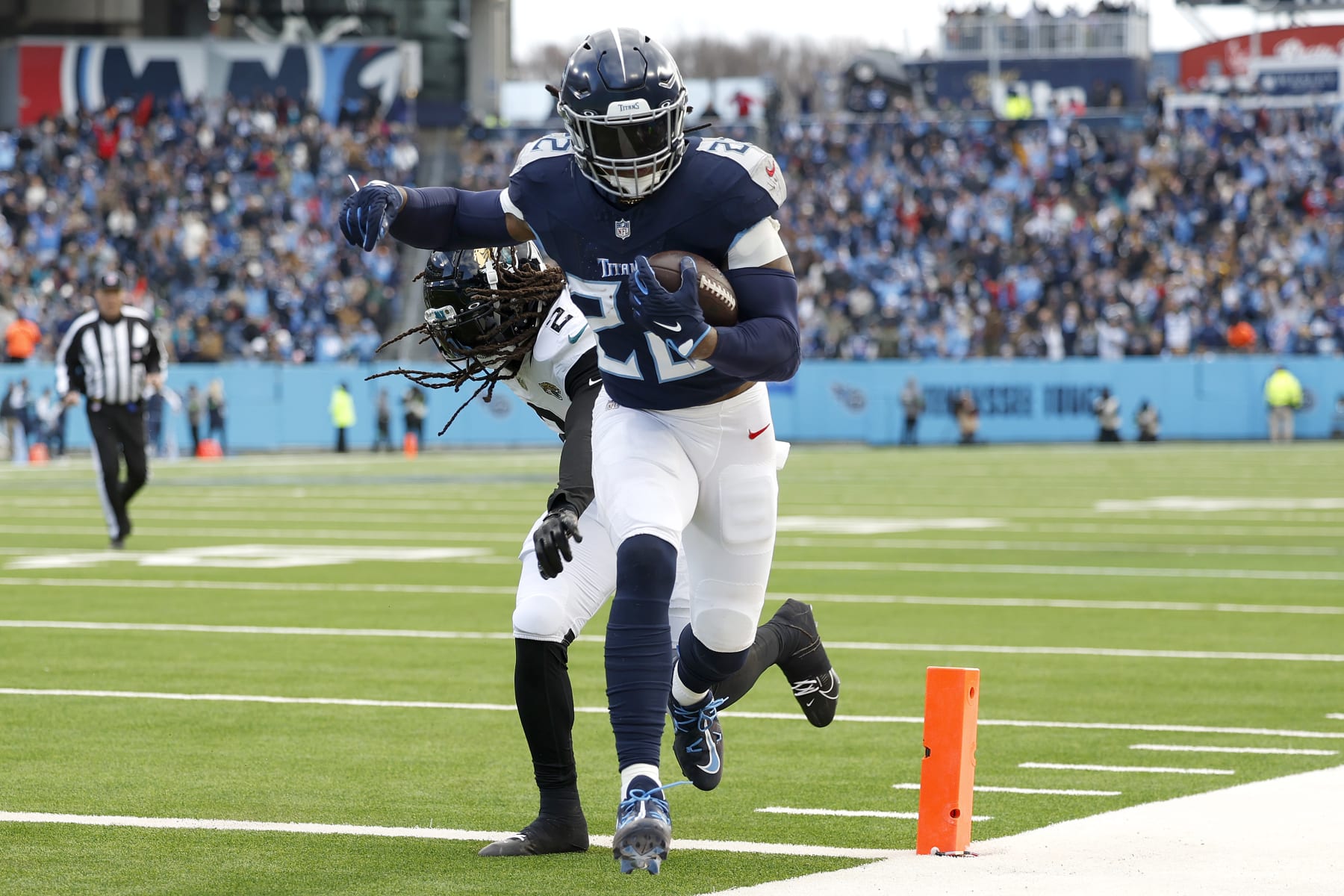 NASHVILLE, TENNESSEE - JANUARY 07: Derrick Henry #22 of the Tennessee Titans runs with the ball for a touchdown during the second quarter against the Jacksonville Jaguars at Nissan Stadium on January 07, 2024 in Nashville, Tennessee. (Photo by Wesley Hitt/Getty Images)