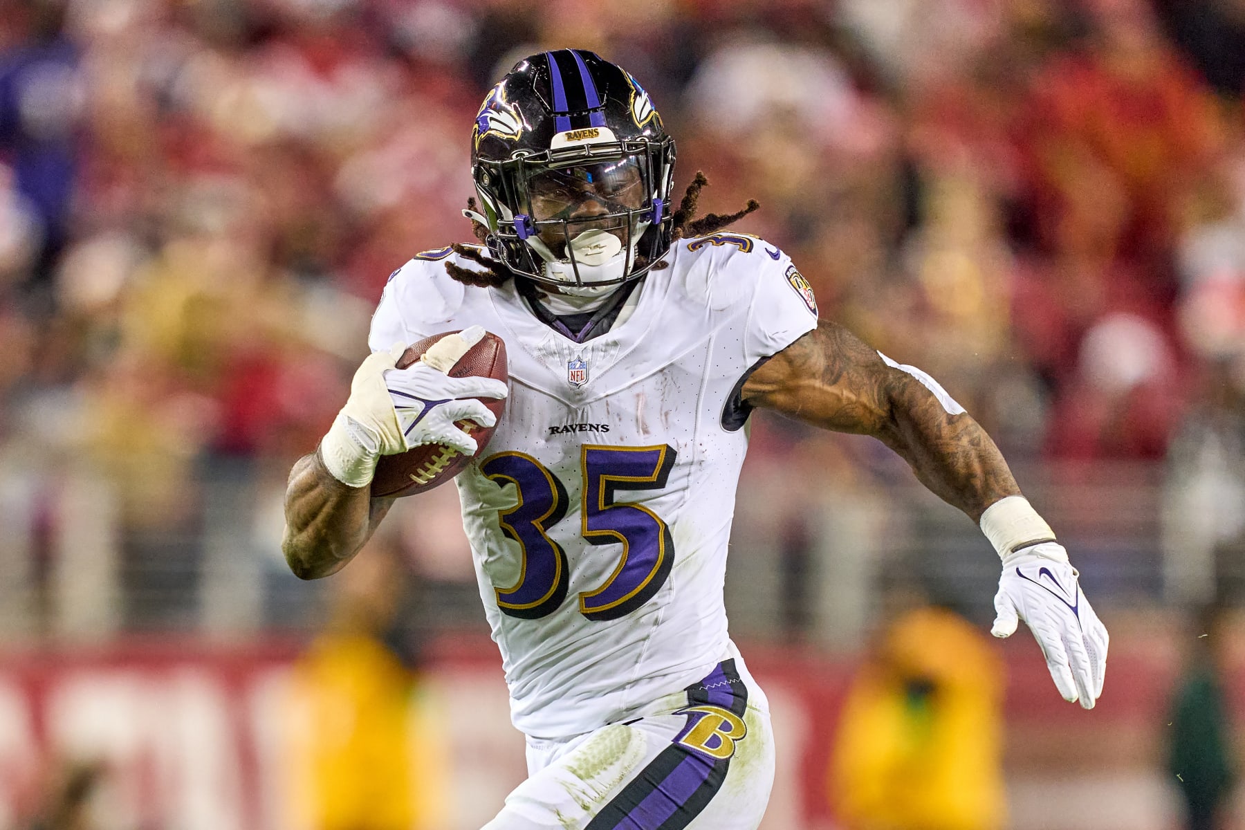SANTA CLARA, CALIFORNIA - DECEMBER 25: Gus Edwards #35 of the Baltimore Ravens runs with the football in action during a game between the San Francisco 49ers and the Baltimore Ravens at Levi's Stadium on December 25, 2023 in Santa Clara, California. (Photo by Robin Alam/ISI Photos/Getty Images) SANTA CLARA, CALIFORNIA - DECEMBER 25: Gus Edwards #35 of the Baltimore Ravens runs with the football in action during a game between the San Francisco 49ers and the Baltimore Ravens at Levi's Stadium on December 25, 2023 in Santa Clara, California. (Photo by Robin Alam/ISI Photos/Getty Images)