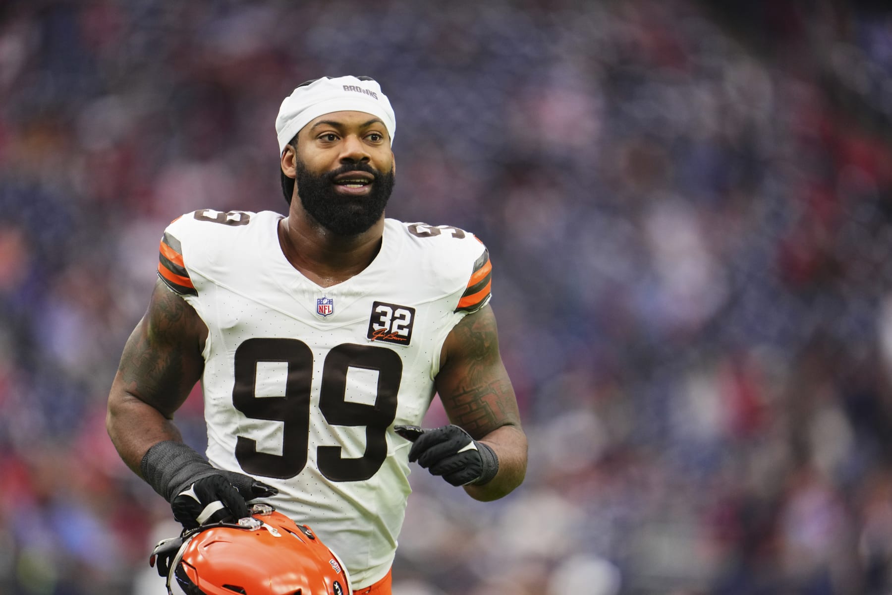 HOUSTON, TX - JANUARY 13: Za'Darius Smith #99 of the Cleveland Browns jogs off the field before kickoff against the Houston Texans in the AFC Wild Card playoff game at NRG Stadium on January 13, 2024 in Houston, Texas. (Photo by Cooper Neill/Getty Images) HOUSTON, TX - JANUARY 13: Za'Darius Smith #99 of the Cleveland Browns jogs off the field before kickoff against the Houston Texans in the AFC Wild Card playoff game at NRG Stadium on January 13, 2024 in Houston, Texas. (Photo by Cooper Neill/Getty Images)