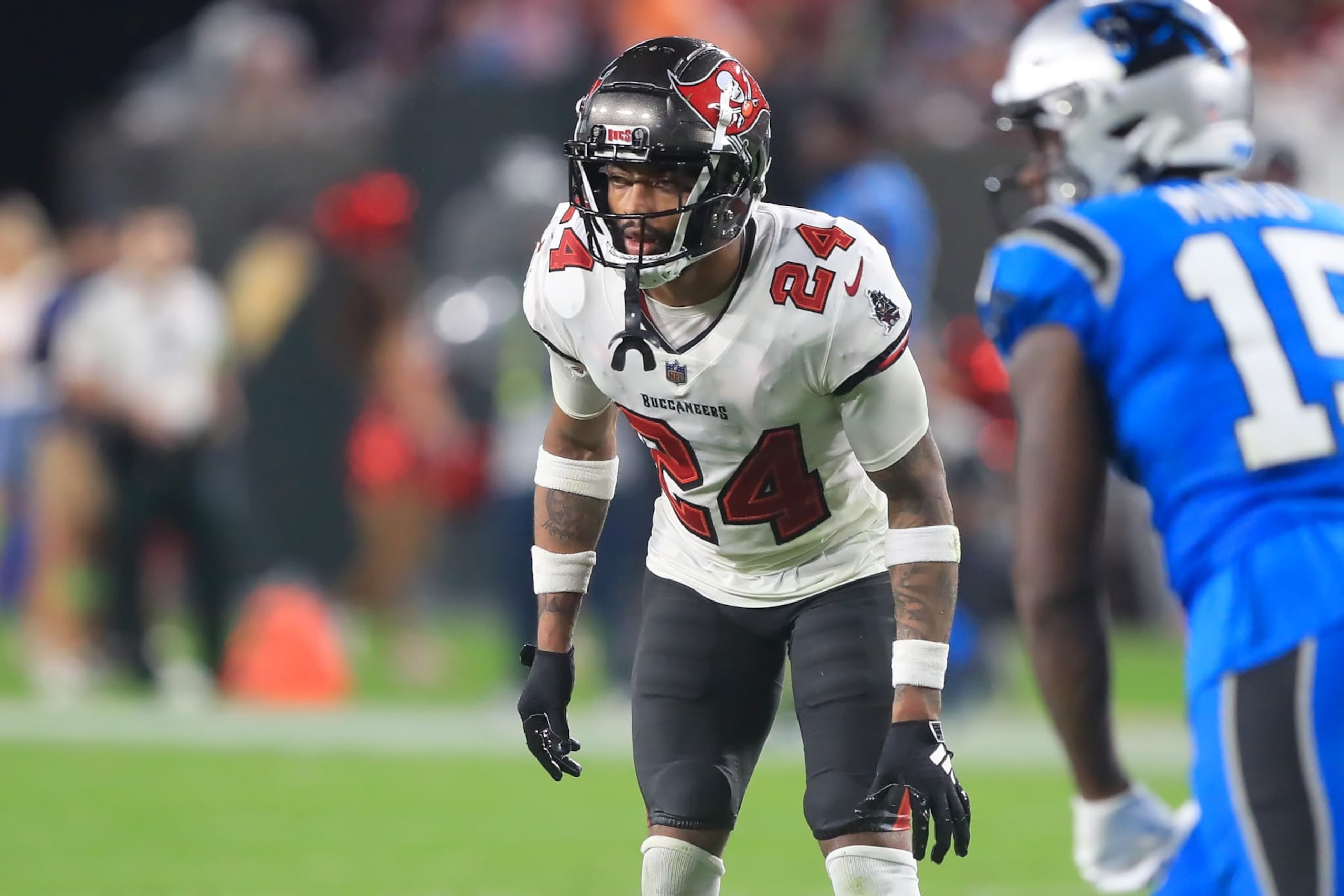 TAMPA, FL - DECEMBER 03: Tampa Bay Buccaneers Cornerback Carlton Davis (24) looks into the offensive backfield during the regular season game between the Carolina Panthers and the Tampa Bay Buccaneers on December 03, 2023 at Raymond James Stadium in Tampa, Florida. (Photo by Cliff Welch/Icon Sportswire via Getty Images) TAMPA, FL - DECEMBER 03: Tampa Bay Buccaneers Cornerback Carlton Davis (24) looks into the offensive backfield during the regular season game between the Carolina Panthers and the Tampa Bay Buccaneers on December 03, 2023 at Raymond James Stadium in Tampa, Florida. (Photo by Cliff Welch/Icon Sportswire via Getty Images)