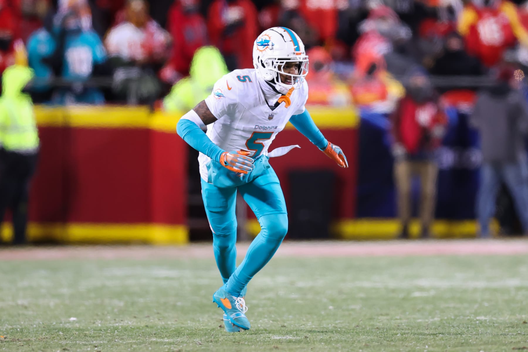 KANSAS CITY, MO - JANUARY 13: Miami Dolphins cornerback Jalen Ramsey (5) in the third quarter of an AFC Wild Card playoff game between the Miami Dolphins and Kansas City Chiefs on Jan 13, 2024 at GEHA Field at Arrowhead Stadium in Kansas City, MO. (Photo by Scott Winters/Icon Sportswire via Getty Images)