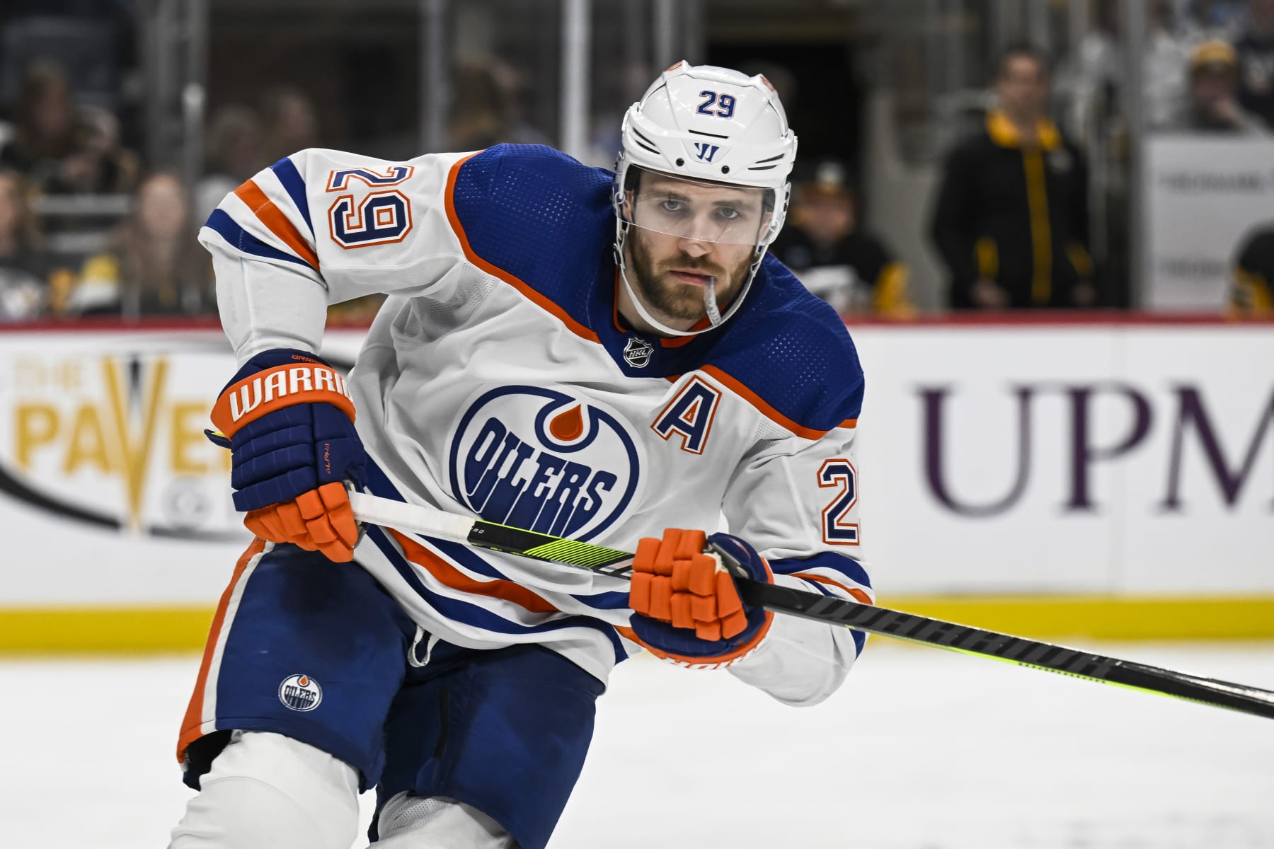PITTSBURGH, PA - MARCH 10: Edmonton Oilers center Leon Draisaitl (29) forechecks during the third period in the NHL game between the Pittsburgh Penguins and the Edmonton Oilers on March 10, 2024, at PPG Paints Arena in Pittsburgh, PA. (Photo by Jeanine Leech/Icon Sportswire via Getty Images)