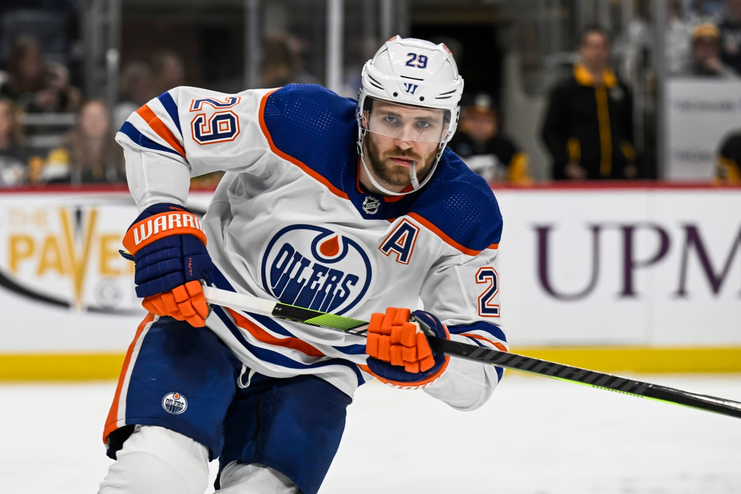 PITTSBURGH, PA - MARCH 10: Edmonton Oilers center Leon Draisaitl (29) forechecks during the third period in the NHL game between the Pittsburgh Penguins and the Edmonton Oilers on March 10, 2024, at PPG Paints Arena in Pittsburgh, PA. (Photo by Jeanine Leech/Icon Sportswire via Getty Images)