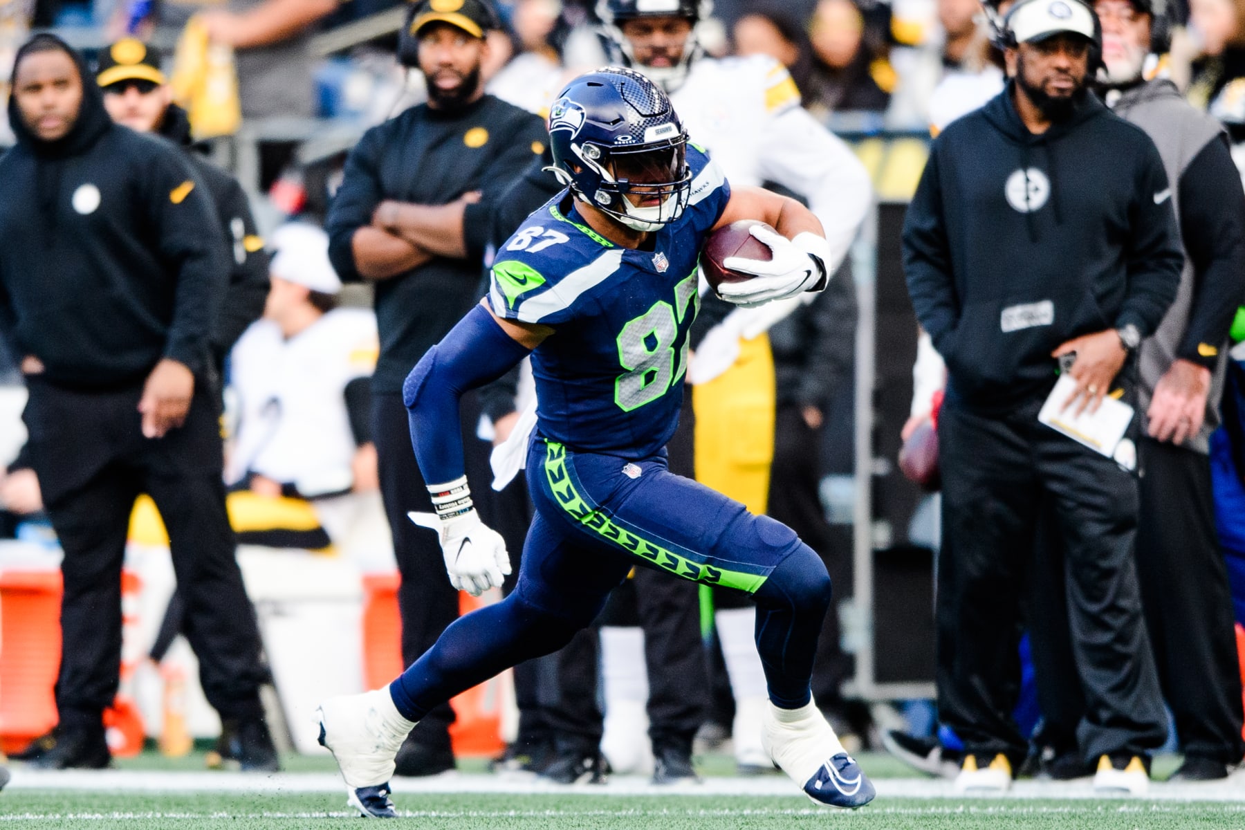 SEATTLE, WASHINGTON - DECEMBER 31: Noah Fant #87 of the Seattle Seahawks carries the ball during the third quarter of the game against the Pittsburgh Steelers at Lumen Field on December 31, 2023 in Seattle, Washington. (Photo by Jane Gershovich/Getty Images) SEATTLE, WASHINGTON - DECEMBER 31: Noah Fant #87 of the Seattle Seahawks carries the ball during the third quarter of the game against the Pittsburgh Steelers at Lumen Field on December 31, 2023 in Seattle, Washington. (Photo by Jane Gershovich/Getty Images)