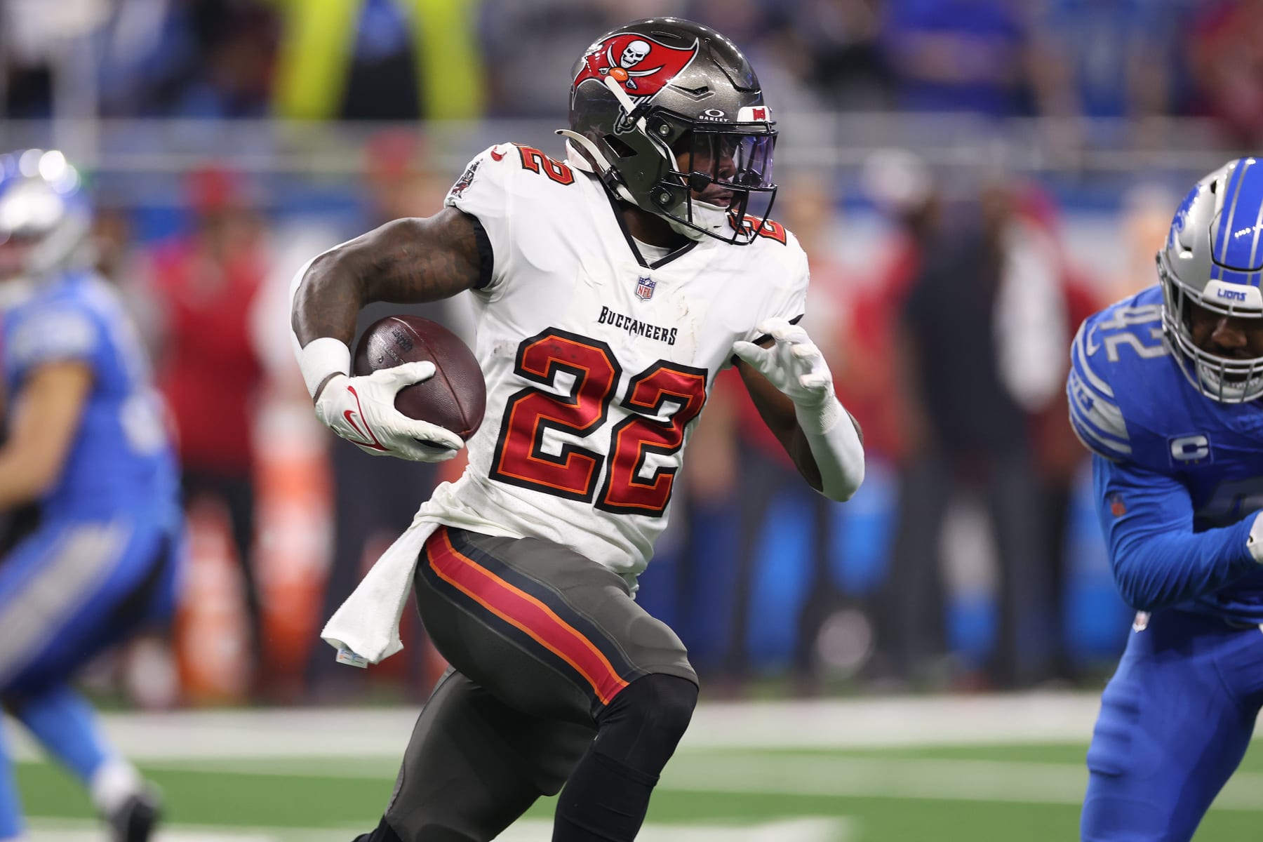DETROIT, MICHIGAN - JANUARY 21: Chase Edmonds #22 of the Tampa Bay Buccaneers plays against the Detroit Lions during a NFC Divisional Playoff game at Ford Field on January 21, 2024 in Detroit, Michigan. (Photo by Gregory Shamus/Getty Images) DETROIT, MICHIGAN - JANUARY 21: Chase Edmonds #22 of the Tampa Bay Buccaneers plays against the Detroit Lions during a NFC Divisional Playoff game at Ford Field on January 21, 2024 in Detroit, Michigan. (Photo by Gregory Shamus/Getty Images)