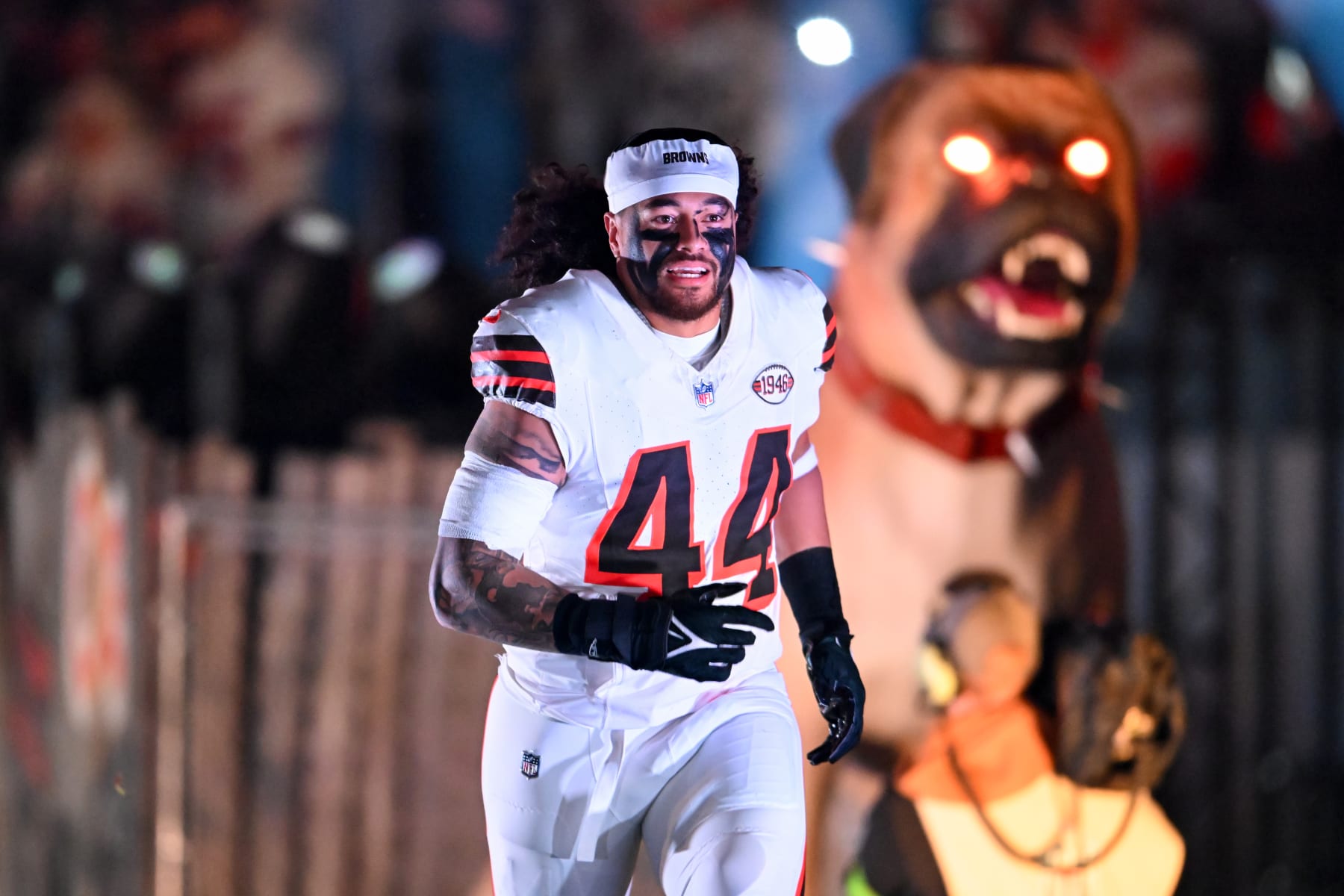 CLEVELAND, OHIO - DECEMBER 28: Sione Takitaki #44 of the Cleveland Browns is introduced prior to a game against the New York Jets at Cleveland Browns Stadium on December 28, 2023 in Cleveland, Ohio. (Photo by Nick Cammett/Diamond Images via Getty Images) CLEVELAND, OHIO - DECEMBER 28: Sione Takitaki #44 of the Cleveland Browns is introduced prior to a game against the New York Jets at Cleveland Browns Stadium on December 28, 2023 in Cleveland, Ohio. (Photo by Nick Cammett/Diamond Images via Getty Images)