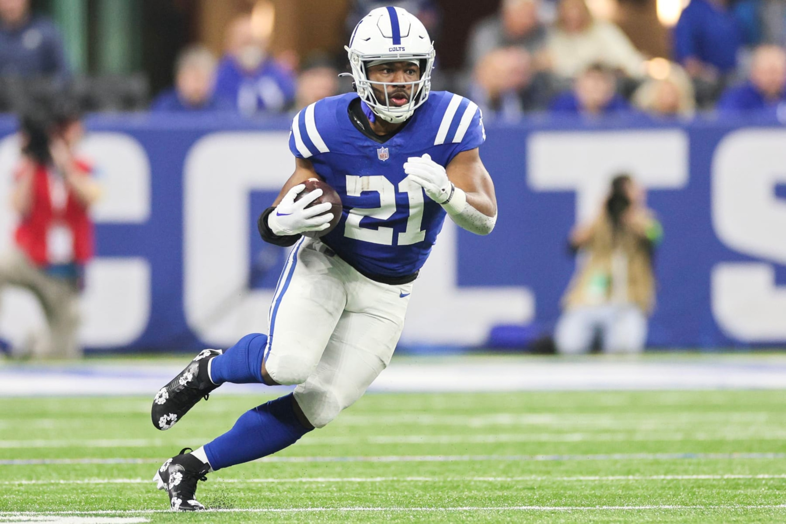 INDIANAPOLIS, INDIANA - JANUARY 06: Zack Moss #21 of the Indianapolis Colts runs with the ball during the third quarter against the Houston Texans at Lucas Oil Stadium on January 06, 2024 in Indianapolis, Indiana. (Photo by Andy Lyons/Getty Images)