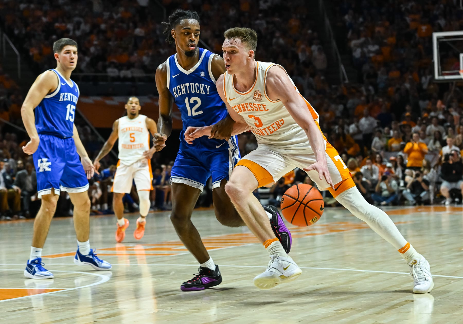 KNOXVILLE, TN - MARCH 09: Tennessee Volunteers guard Dalton Knecht (3) drives around Kentucky Wildcats guard Antonio Reeves (12) during the college basketball game between the Tennessee Volunteers and the Kentucky Wildcats on March 9, 2024, at Food City Center in Knoxville, TN. (Photo by Bryan Lynn/Icon Sportswire via Getty Images)