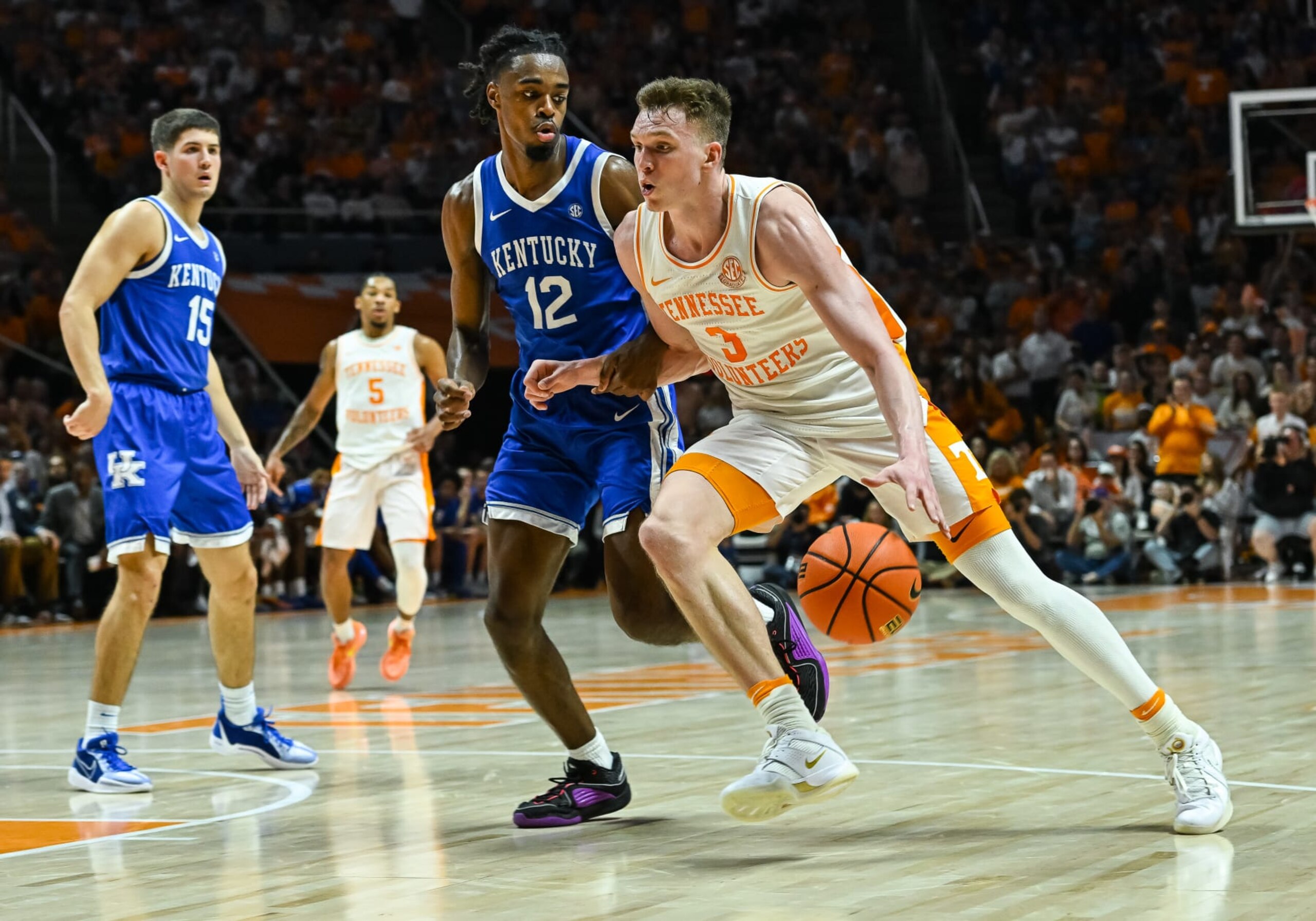 KNOXVILLE, TN - MARCH 09: Tennessee Volunteers guard Dalton Knecht (3) drives around Kentucky Wildcats guard Antonio Reeves (12) during the college basketball game between the Tennessee Volunteers and the Kentucky Wildcats on March 9, 2024, at Food City Center in Knoxville, TN. (Photo by Bryan Lynn/Icon Sportswire via Getty Images)