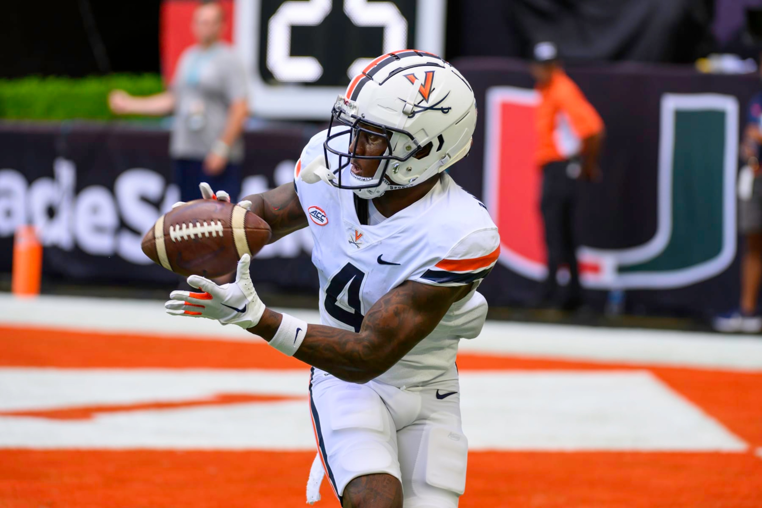 MIAMI GARDENS, FL - OCTOBER 28: Virginia wide receiver Malik Washington (4) catches the ball on the field before the start the college football game between the Virginia Cavaliers and the University of Miami Hurricanes on October 28, 2023 at the Hard Rock Stadium in Miami Gardens, FL. (Photo by Doug Murray/Icon Sportswire via Getty Images)
