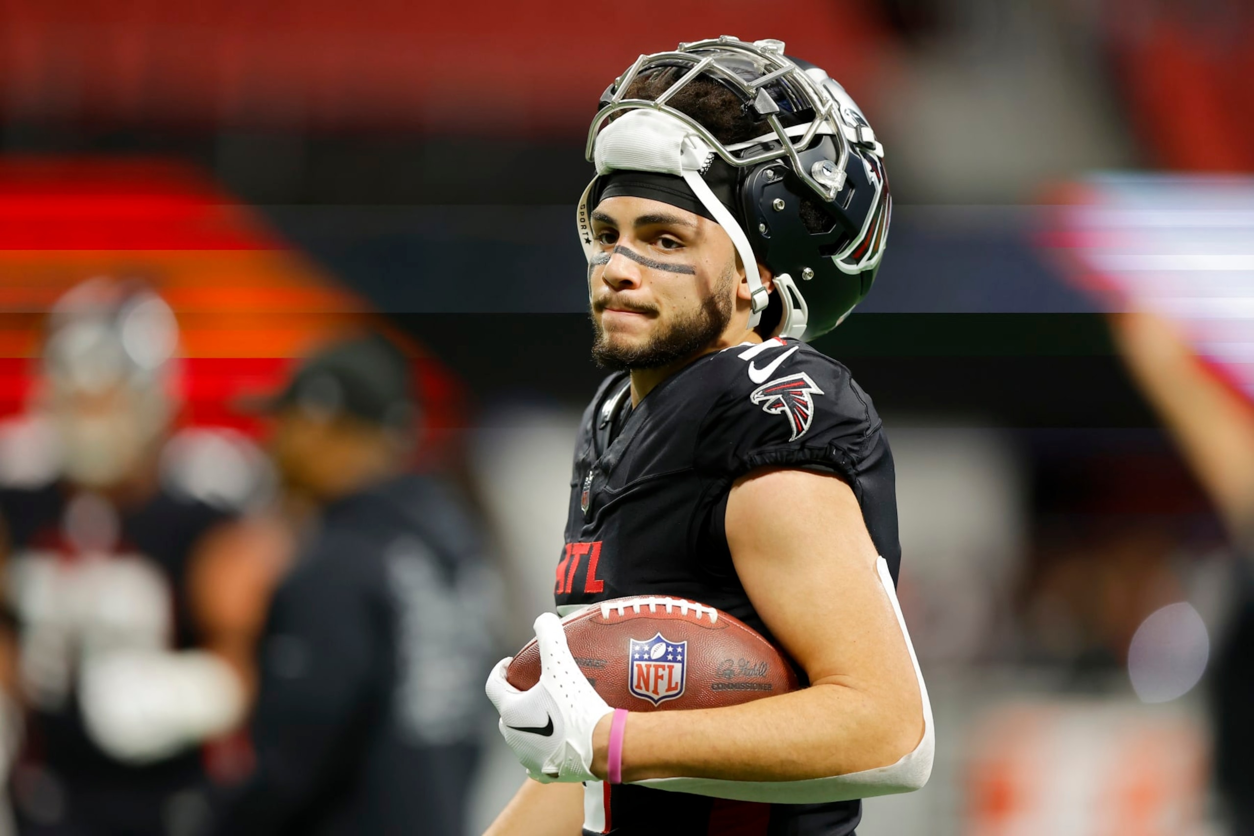 ATLANTA, GEORGIA - DECEMBER 24: Drake London #5 of the Atlanta Falcons warms up prior to the game against the Indianapolis Colts at Mercedes-Benz Stadium on December 24, 2023 in Atlanta, Georgia. (Photo by Todd Kirkland/Getty Images) ATLANTA, GEORGIA - DECEMBER 24: Drake London #5 of the Atlanta Falcons warms up prior to the game against the Indianapolis Colts at Mercedes-Benz Stadium on December 24, 2023 in Atlanta, Georgia. (Photo by Todd Kirkland/Getty Images)