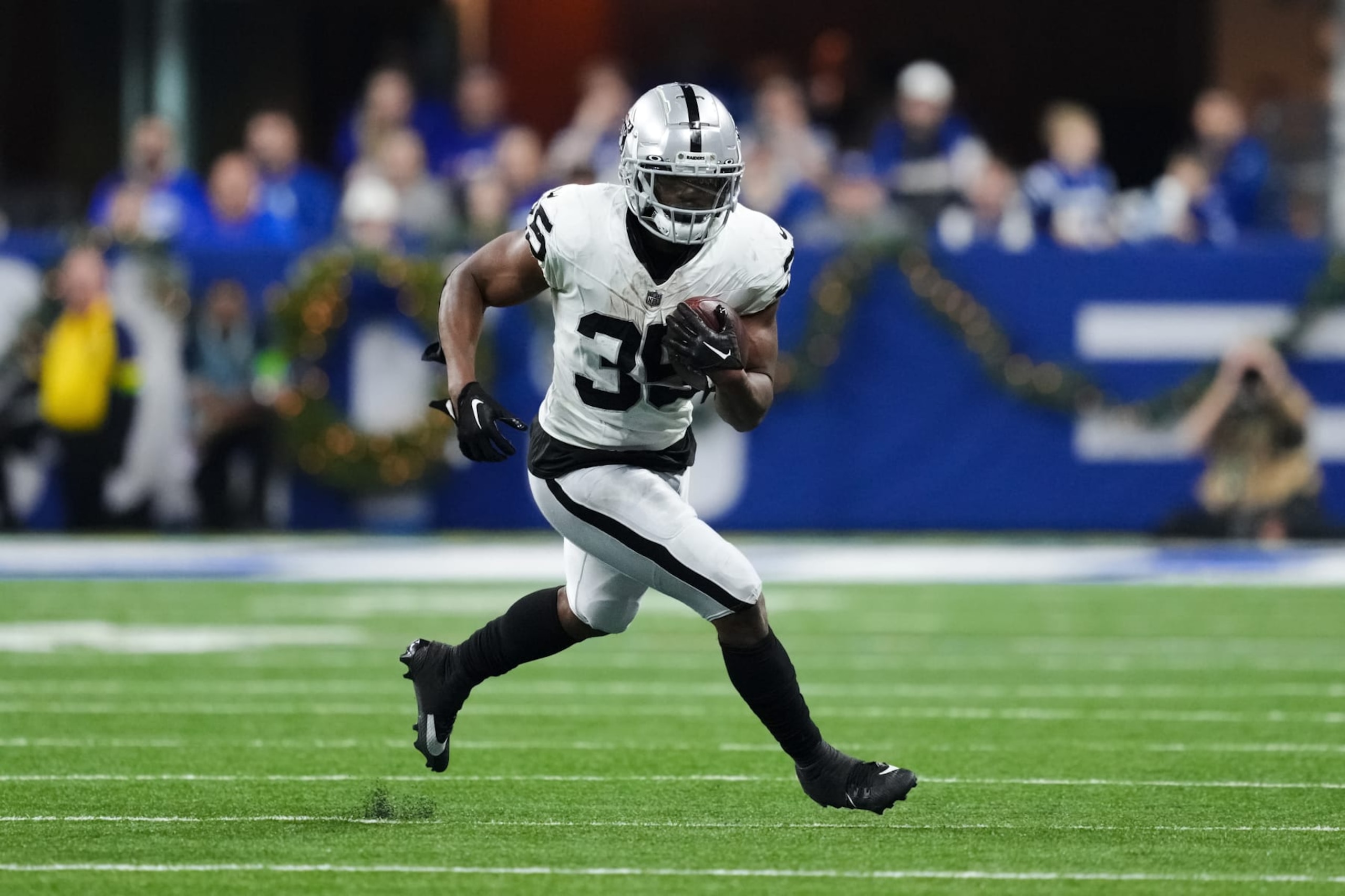 INDIANAPOLIS, INDIANA - DECEMBER 31: Zamir White #35 of the Las Vegas Raiders runs with the ball in the fourth quarter against the Indianapolis Colts at Lucas Oil Stadium on December 31, 2023 in Indianapolis, Indiana. (Photo by Dylan Buell/Getty Images) INDIANAPOLIS, INDIANA - DECEMBER 31: Zamir White #35 of the Las Vegas Raiders runs with the ball in the fourth quarter against the Indianapolis Colts at Lucas Oil Stadium on December 31, 2023 in Indianapolis, Indiana. (Photo by Dylan Buell/Getty Images)