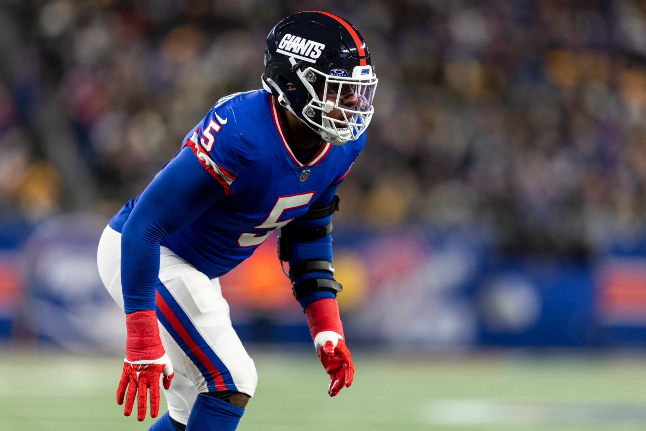 EAST RUTHERFORD, NEW JERSEY - DECEMBER 11: Kayvon Thibodeaux #5 of the New York Giants lines up during an NFL football game between the New York Giants and the Green Bay Packers at MetLife Stadium on December 11, 2023 in East Rutherford, New Jersey. (Photo by Michael Owens/Getty Images) EAST RUTHERFORD, NEW JERSEY - DECEMBER 11: Kayvon Thibodeaux #5 of the New York Giants lines up during an NFL football game between the New York Giants and the Green Bay Packers at MetLife Stadium on December 11, 2023 in East Rutherford, New Jersey. (Photo by Michael Owens/Getty Images)
