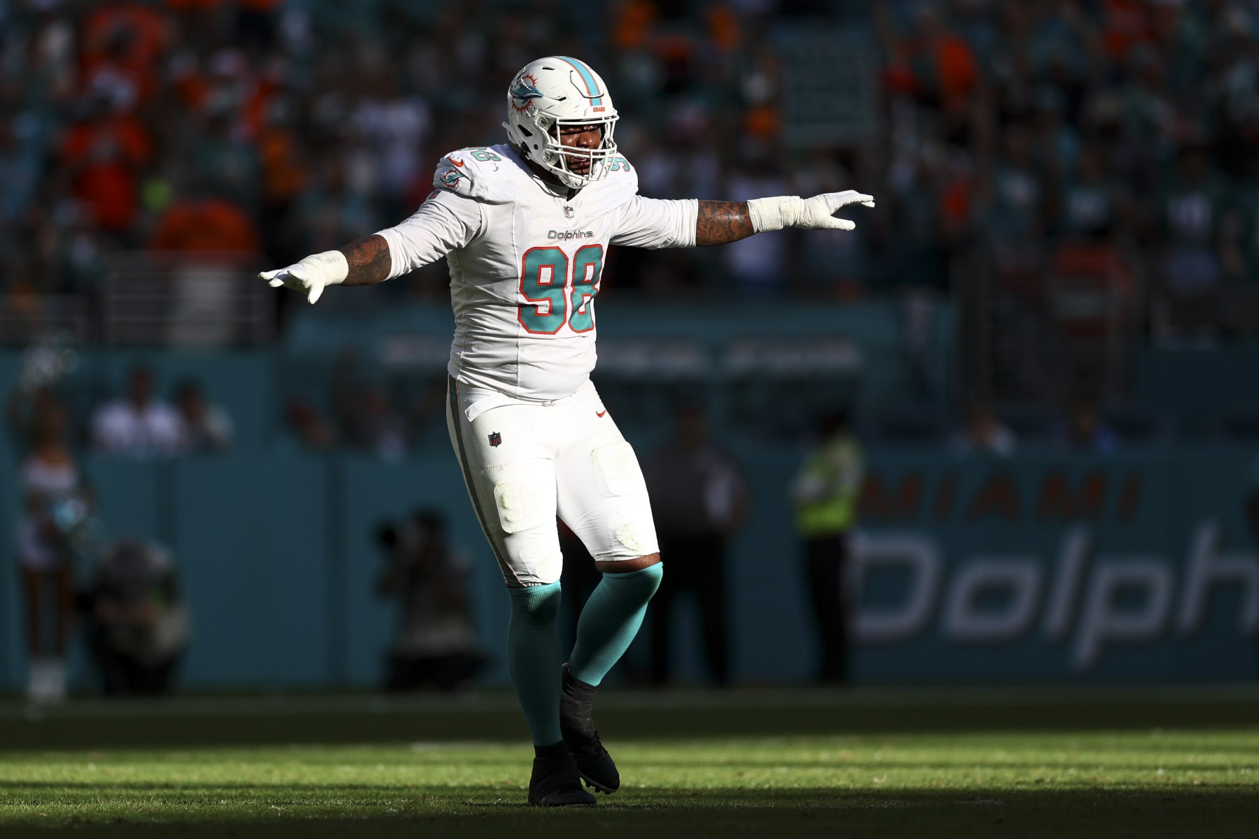 MIAMI GARDENS, FL - DECEMBER 17: Raekwon Davis #98 of the Miami Dolphins celebrates after a play during the fourth quarter of an NFL football game against the New York Jets at Hard Rock Stadium on December 17, 2023 in Miami Gardens, Florida. (Photo by Kevin Sabitus/Getty Images) MIAMI GARDENS, FL - DECEMBER 17: Raekwon Davis #98 of the Miami Dolphins celebrates after a play during the fourth quarter of an NFL football game against the New York Jets at Hard Rock Stadium on December 17, 2023 in Miami Gardens, Florida. (Photo by Kevin Sabitus/Getty Images)