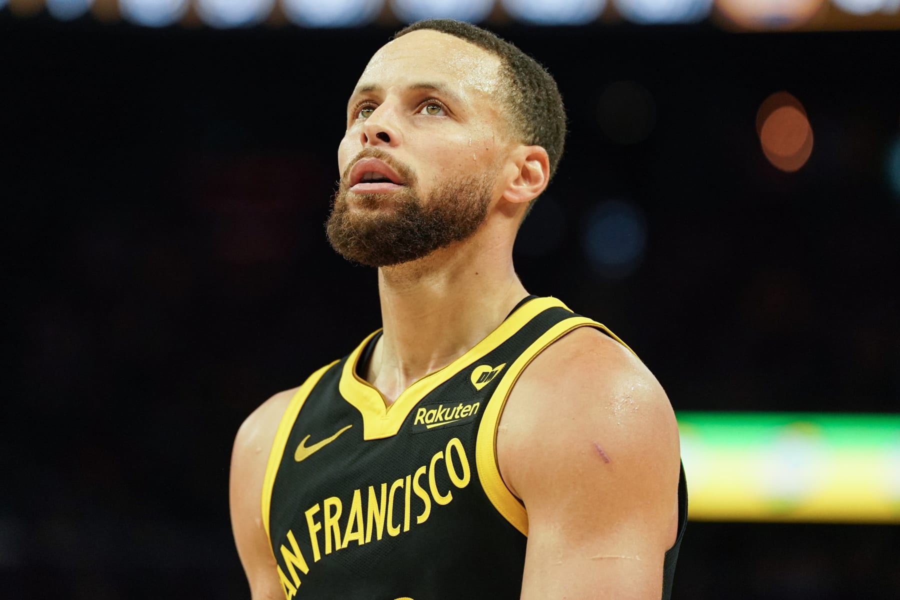 SAN FRANCISCO, CA - MARCH 7: Stephen Curry #30 of the Golden State Warriors looks up to the crowd in the fourth quarter against the Chicago Bulls at Chase Center on March 7, 2024 in San Francisco, California. NOTE TO USER: User expressly acknowledges and agrees that, by downloading and/or using this photograph, User is consenting to the terms and conditions of the Getty Images License Agreement. (Photo by Kavin Mistry/Getty Images)