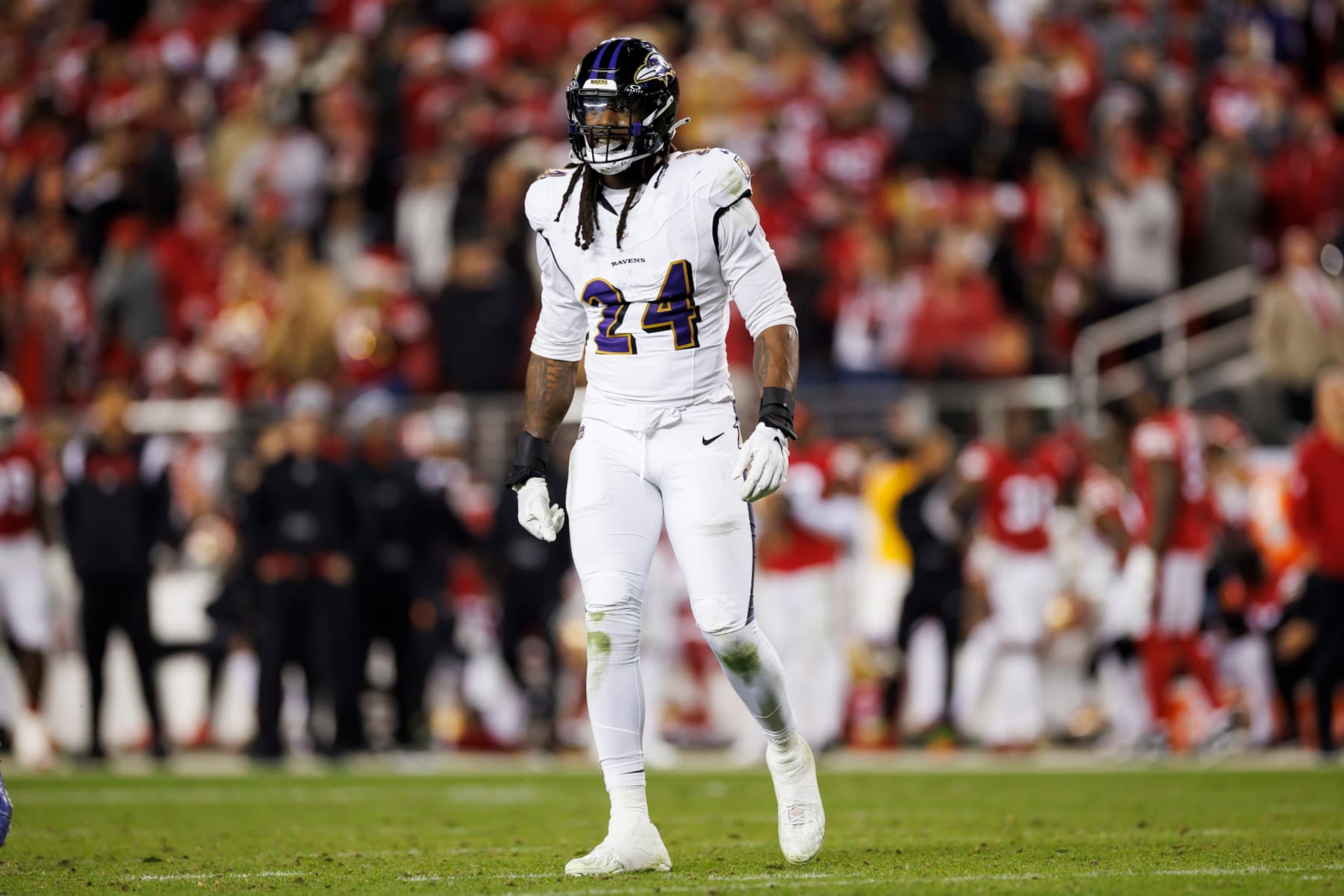 Ravens edge Jadeveon Clowney Ravens edge Jadeveon Clowney