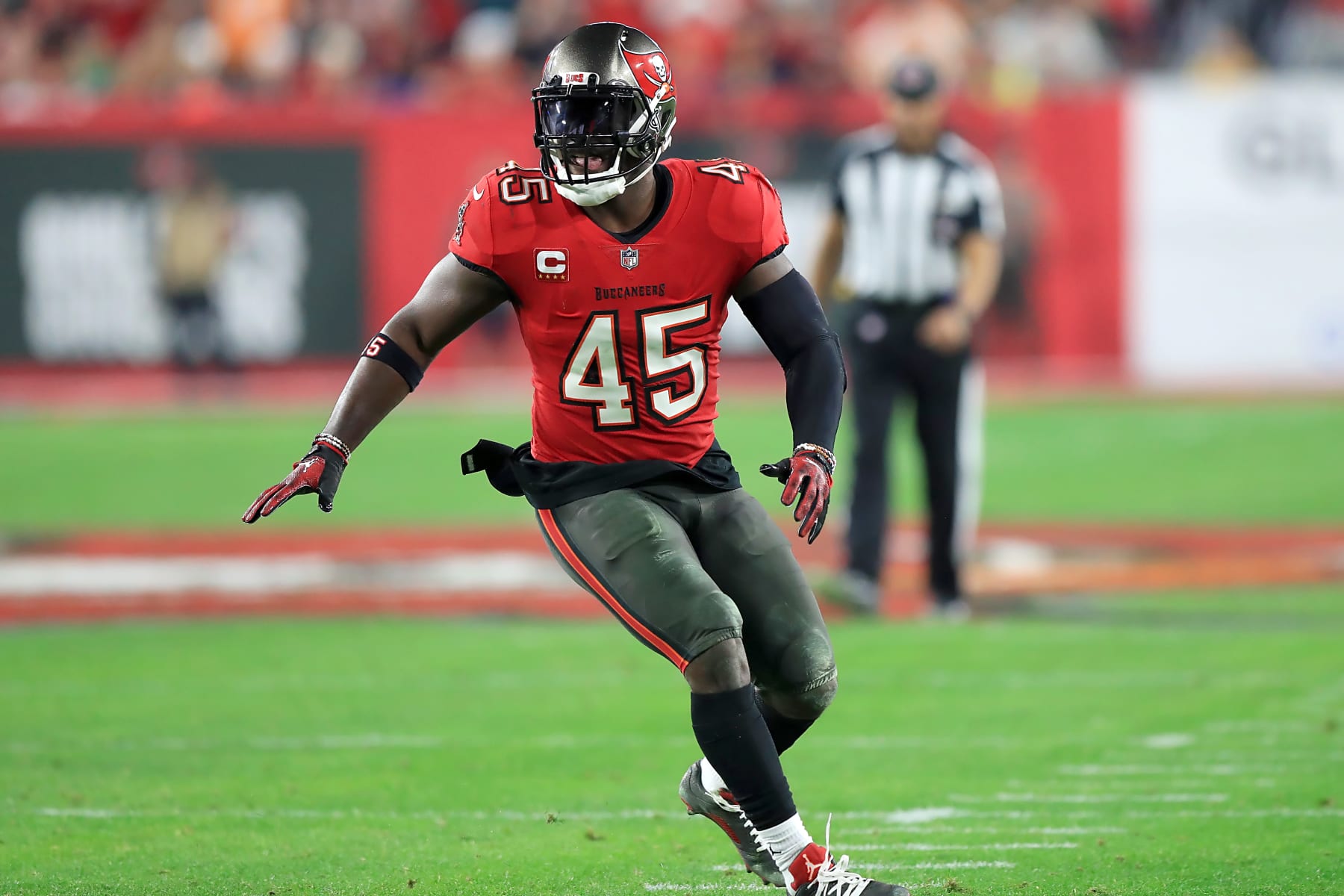 TAMPA, FL - JANUARY 15: Tampa Bay Buccaneers Linebacker Devin White (45) drops back into coverage during the NFC Wild Card game between the Philadelphia Eagles and the Tampa Bay Buccaneers on January 15, 2024 at Raymond James Stadium in Tampa, Florida. (Photo by Cliff Welch/Icon Sportswire via Getty Images)