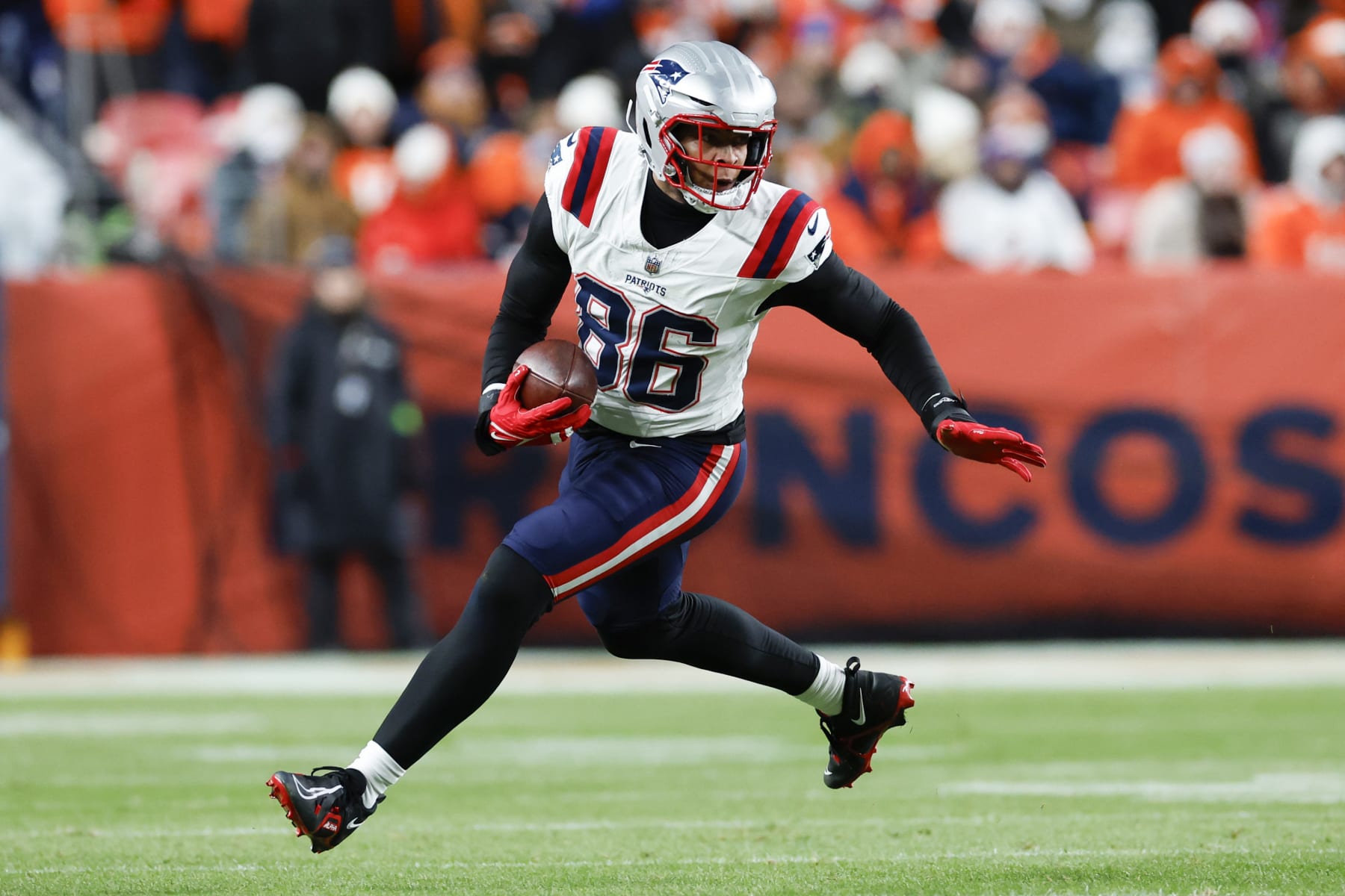 Denver, CO - December 24: New England Patriots TE Pharaoh Brown runs with the ball in the first half. The Patriots beat the Denver Broncos, 26-23. (Photo by Danielle Parhizkaran/The Boston Globe via Getty Images) Denver, CO - December 24: New England Patriots TE Pharaoh Brown runs with the ball in the first half. The Patriots beat the Denver Broncos, 26-23. (Photo by Danielle Parhizkaran/The Boston Globe via Getty Images)