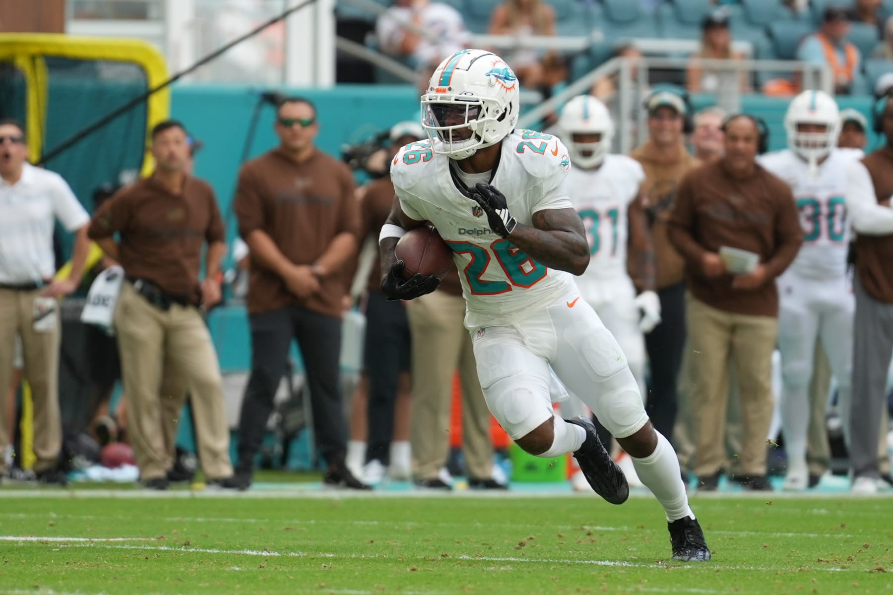 MIAMI GARDENS, FL - NOVEMBER 19: Miami Dolphins running back Salvon Ahmed (26) runs for a touchdown after a catch during the game between the Las Vegas Raiders and the Miami Dolphins on Sunday, November 19, 2023 at Hard Rock Stadium, Miami, Fla. (Photo by Peter Joneleit/Icon Sportswire via Getty Images) MIAMI GARDENS, FL - NOVEMBER 19: Miami Dolphins running back Salvon Ahmed (26) runs for a touchdown after a catch during the game between the Las Vegas Raiders and the Miami Dolphins on Sunday, November 19, 2023 at Hard Rock Stadium, Miami, Fla. (Photo by Peter Joneleit/Icon Sportswire via Getty Images)