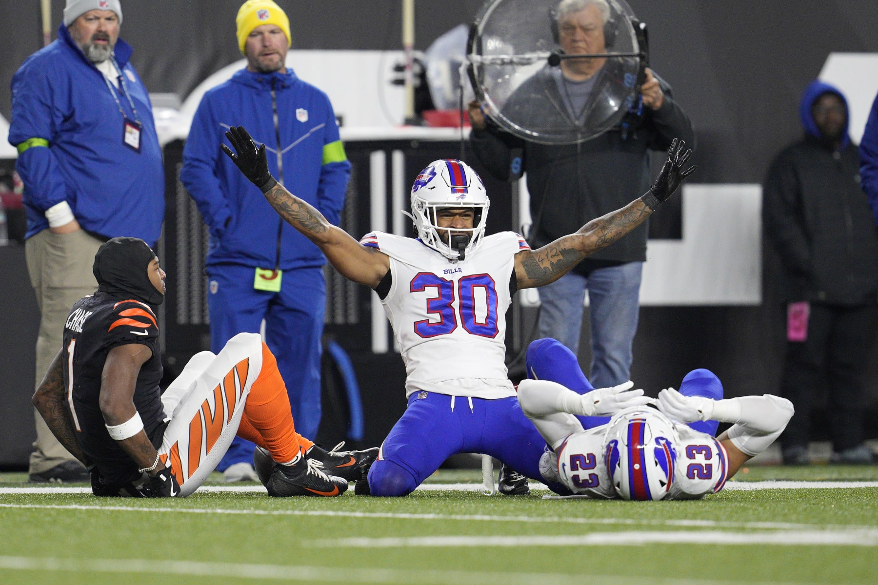 CINCINNATI, OHIO - NOVEMBER 05: Dane Jackson #30 of the Buffalo Bills celebrates after breaking up a pass intended for Ja'Marr Chase #1 of the Cincinnati Bengals during the second quarter at Paycor Stadium on November 05, 2023 in Cincinnati, Ohio. (Photo by Jeff Dean/Getty Images) CINCINNATI, OHIO - NOVEMBER 05: Dane Jackson #30 of the Buffalo Bills celebrates after breaking up a pass intended for Ja'Marr Chase #1 of the Cincinnati Bengals during the second quarter at Paycor Stadium on November 05, 2023 in Cincinnati, Ohio. (Photo by Jeff Dean/Getty Images)