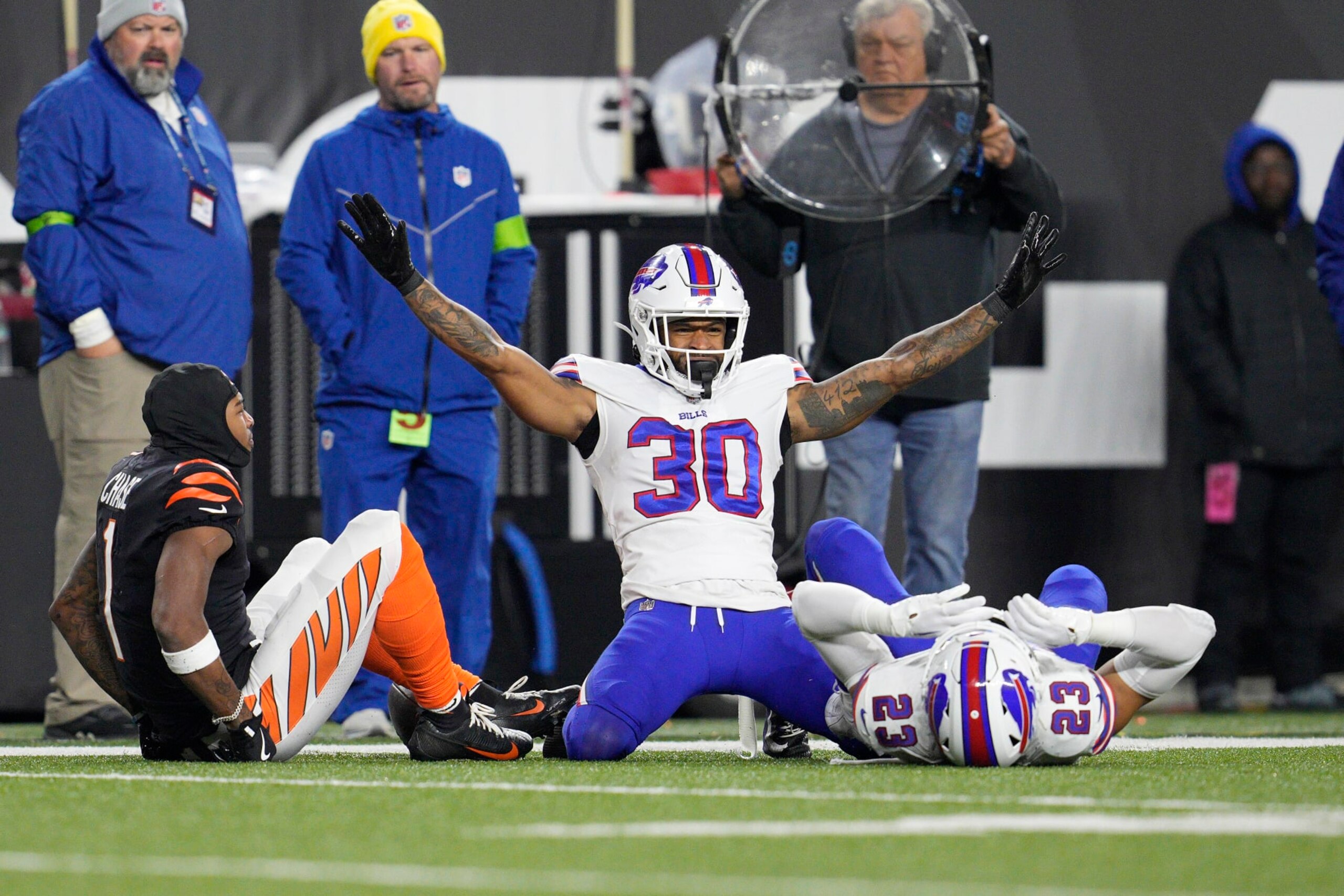CINCINNATI, OHIO - NOVEMBER 05:  Dane Jackson #30 of the Buffalo Bills celebrates after breaking up a pass intended for Ja'Marr Chase #1 of the Cincinnati Bengals during the second quarter at Paycor Stadium on November 05, 2023 in Cincinnati, Ohio. (Photo by Jeff Dean/Getty Images)
