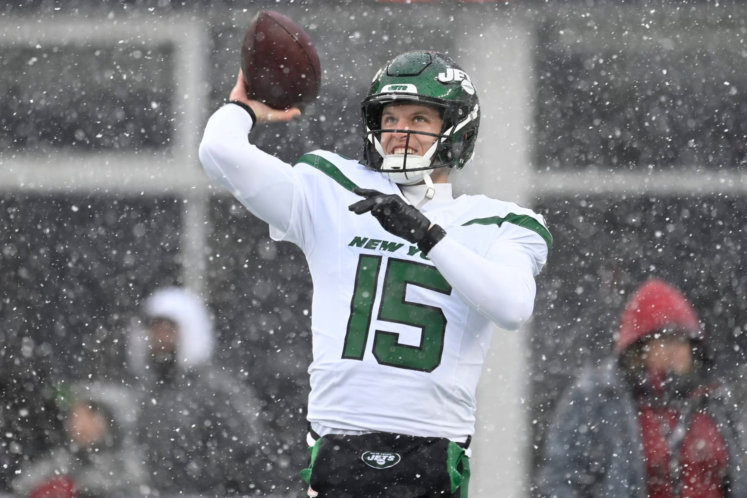 FOXBOROUGH, MASSACHUSETTS - JANUARY 07: Brett Rypien #15 of the New York Jets warms up before a game against the New England Patriots at Gillette Stadium on January 07, 2024 in Foxborough, Massachusetts. (Photo by Billie Weiss/Getty Images)