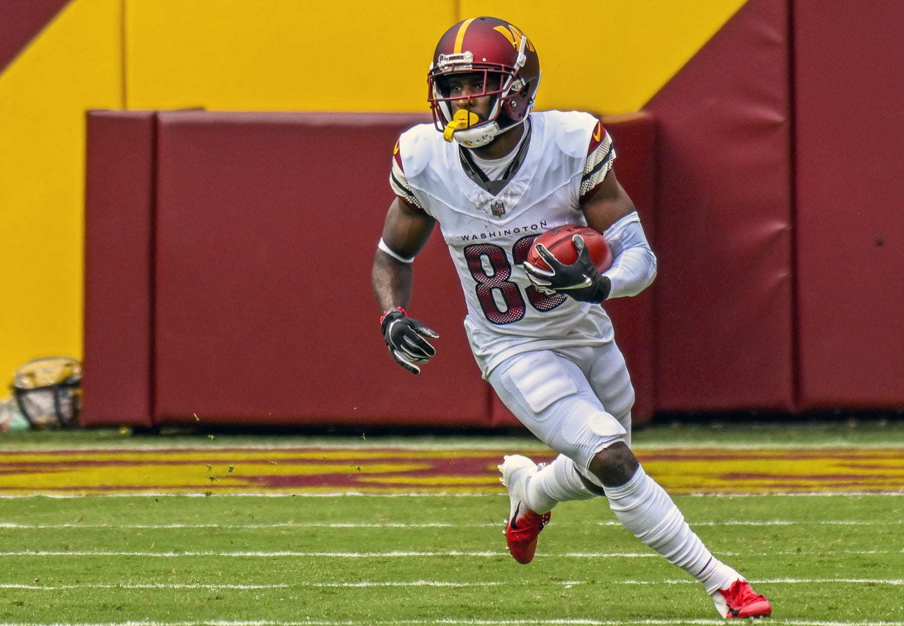 LANDOVER, MD - SEPTEMBER 10: Washington Commanders wide receiver Jamison Crowder (83) in action during the NFL game between the Arizona Cardinals and the Washington Commanders on September 10, 2023 at Fed Ex Field in Landover, MD. (Photo by Mark Goldman/Icon Sportswire via Getty Images) LANDOVER, MD - SEPTEMBER 10: Washington Commanders wide receiver Jamison Crowder (83) in action during the NFL game between the Arizona Cardinals and the Washington Commanders on September 10, 2023 at Fed Ex Field in Landover, MD. (Photo by Mark Goldman/Icon Sportswire via Getty Images)