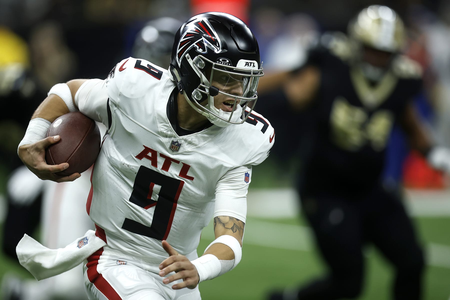 NEW ORLEANS, LOUISIANA - JANUARY 07: Desmond Ridder #9 of the Atlanta Falcons scrambles in the first half in a game against the New Orleans Saints at Caesars Superdome on January 07, 2024 in New Orleans, Louisiana. (Photo by Chris Graythen/Getty Images) NEW ORLEANS, LOUISIANA - JANUARY 07: Desmond Ridder #9 of the Atlanta Falcons scrambles in the first half in a game against the New Orleans Saints at Caesars Superdome on January 07, 2024 in New Orleans, Louisiana. (Photo by Chris Graythen/Getty Images)