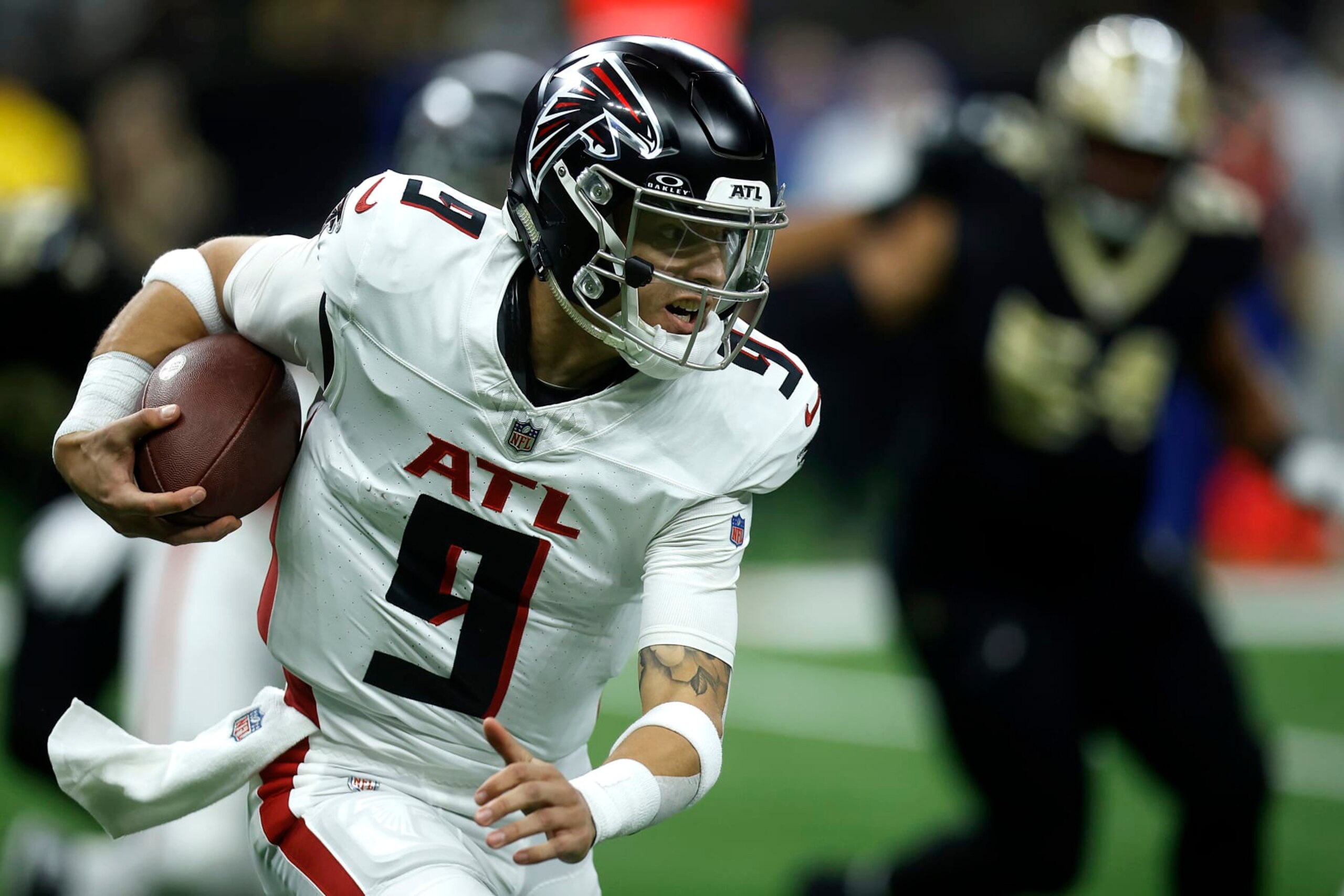 NEW ORLEANS, LOUISIANA - JANUARY 07: Desmond Ridder #9 of the Atlanta Falcons scrambles in the first half in a game against the New Orleans Saints at Caesars Superdome on January 07, 2024 in New Orleans, Louisiana. (Photo by Chris Graythen/Getty Images)