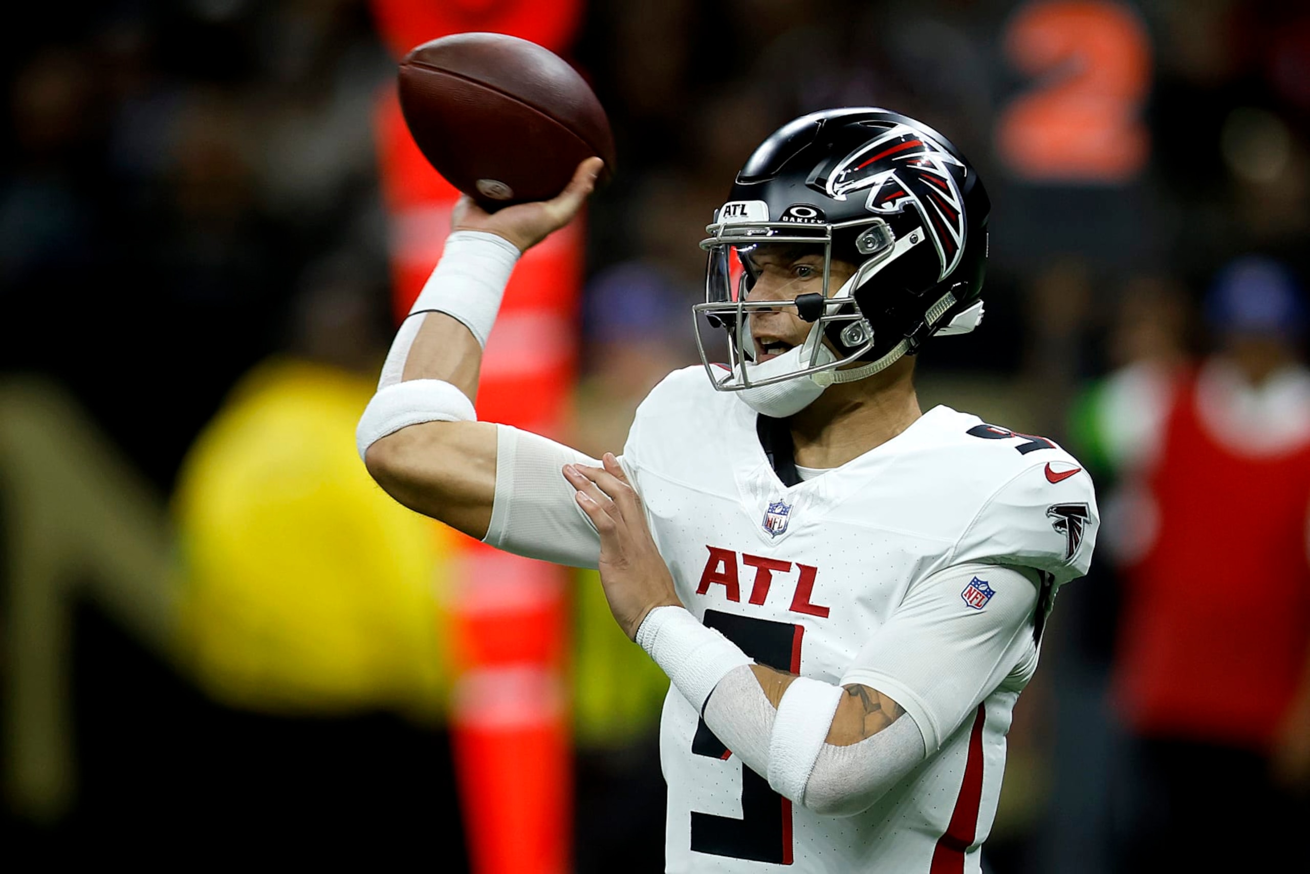 NEW ORLEANS, LOUISIANA - JANUARY 07: Desmond Ridder #9 of the Atlanta Falcons looks to pass in the first half at Caesars Superdome on January 07, 2024 in New Orleans, Louisiana. (Photo by Chris Graythen/Getty Images)