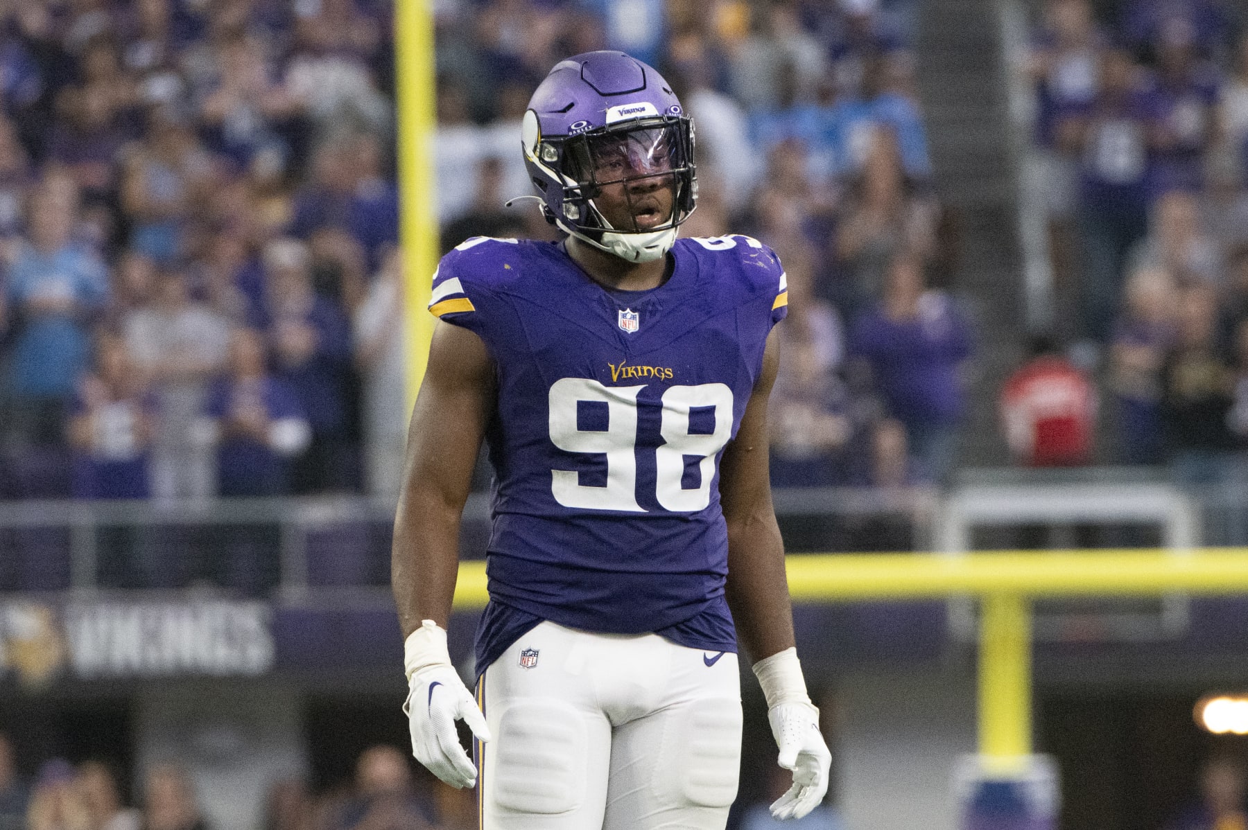 MINNEAPOLIS, MINNESOTA - SEPTEMBER 24: D.J. Wonnum #98 of the Minnesota Vikings lines up for a play in the fourth quarter of the game against the Los Angeles Chargers at U.S. Bank Stadium on September 24, 2023 in Minneapolis, Minnesota. (Photo by Stephen Maturen/Getty Images) MINNEAPOLIS, MINNESOTA - SEPTEMBER 24: D.J. Wonnum #98 of the Minnesota Vikings lines up for a play in the fourth quarter of the game against the Los Angeles Chargers at U.S. Bank Stadium on September 24, 2023 in Minneapolis, Minnesota. (Photo by Stephen Maturen/Getty Images)