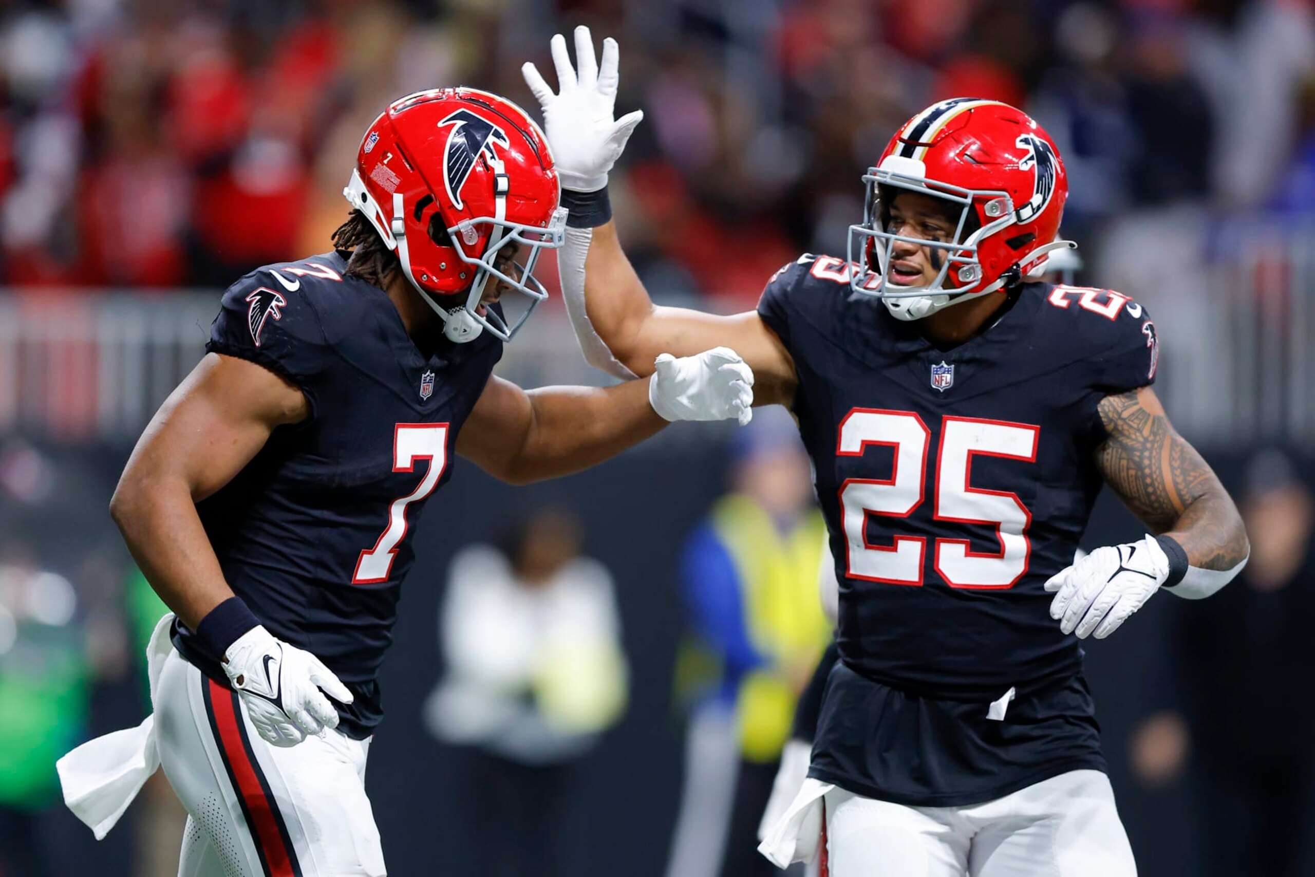 Bijan Robinson (L) and Tyler Allgeier (R)
