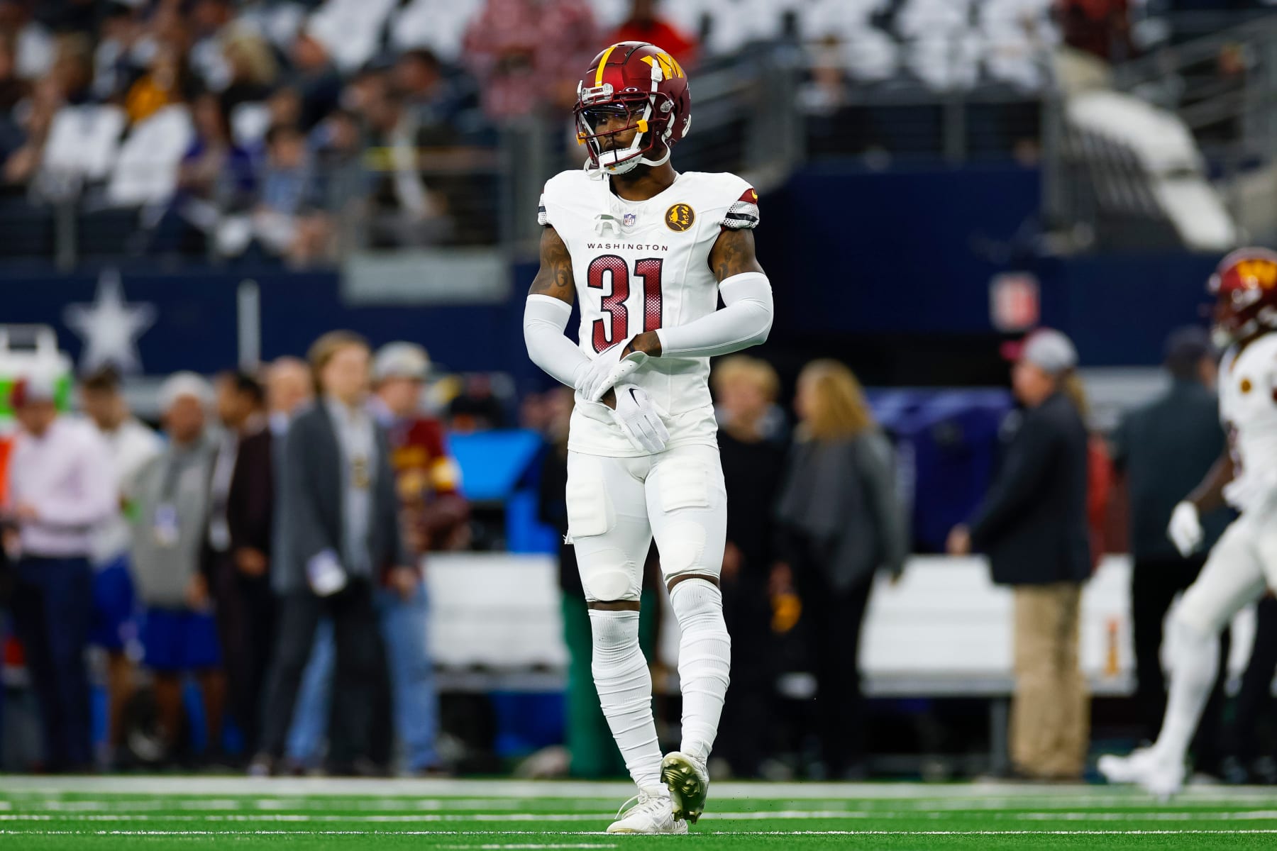 ARLINGTON, TEXAS - NOVEMBER 23: Kamren Curl #31 of the Washington Commanders warms up prior to the game against the Dallas Cowboys at AT&T Stadium on November 23, 2023 in Arlington, Texas. (Photo by Brandon Sloter/Image Of Sport/Getty Images) ARLINGTON, TEXAS - NOVEMBER 23: Kamren Curl #31 of the Washington Commanders warms up prior to the game against the Dallas Cowboys at AT&T Stadium on November 23, 2023 in Arlington, Texas. (Photo by Brandon Sloter/Image Of Sport/Getty Images)