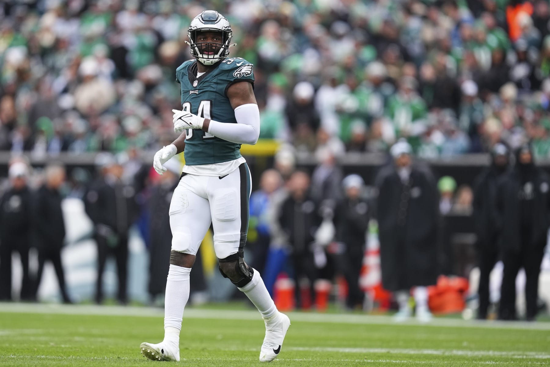 Eagles Edge Josh Sweat