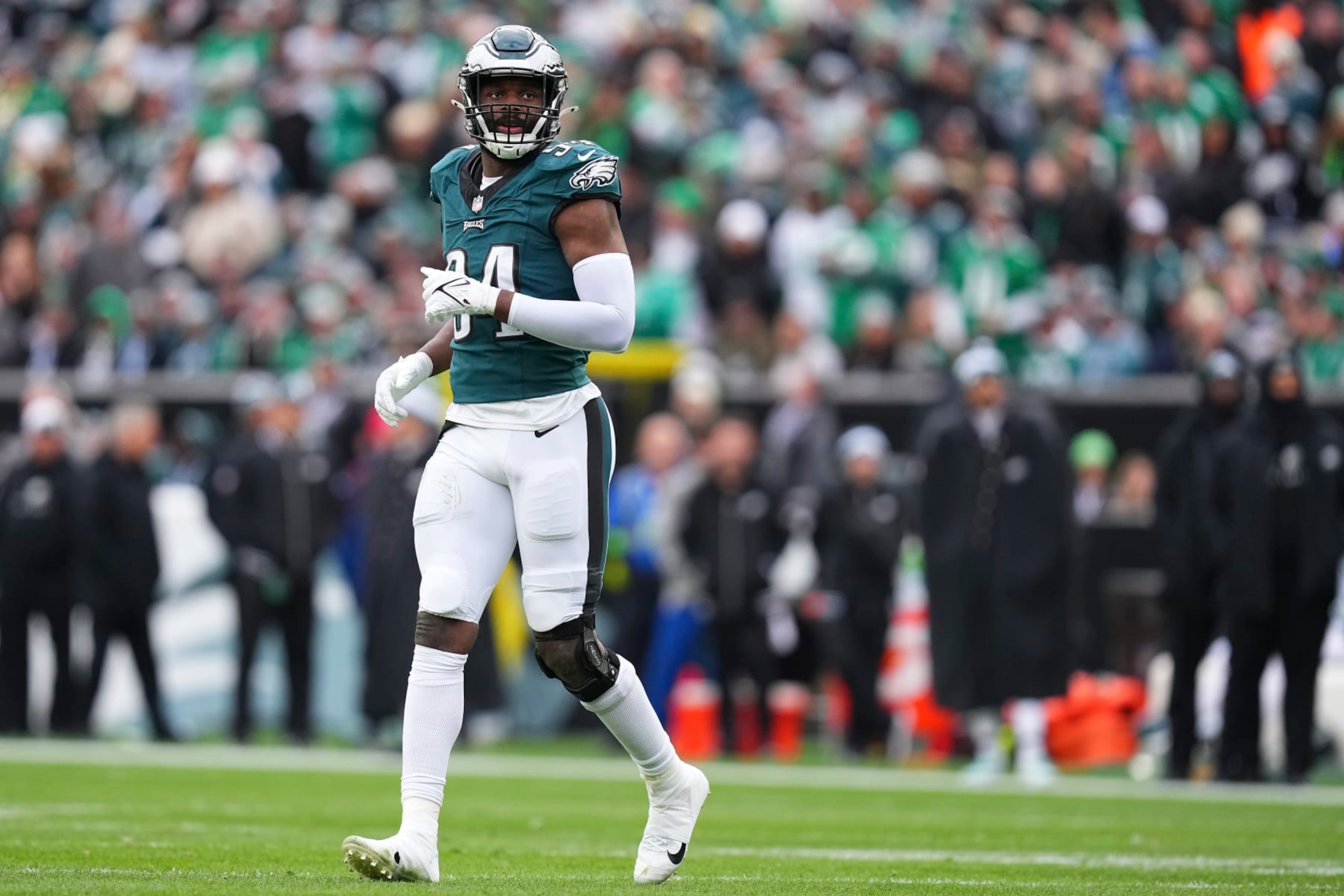 Eagles Edge Josh Sweat