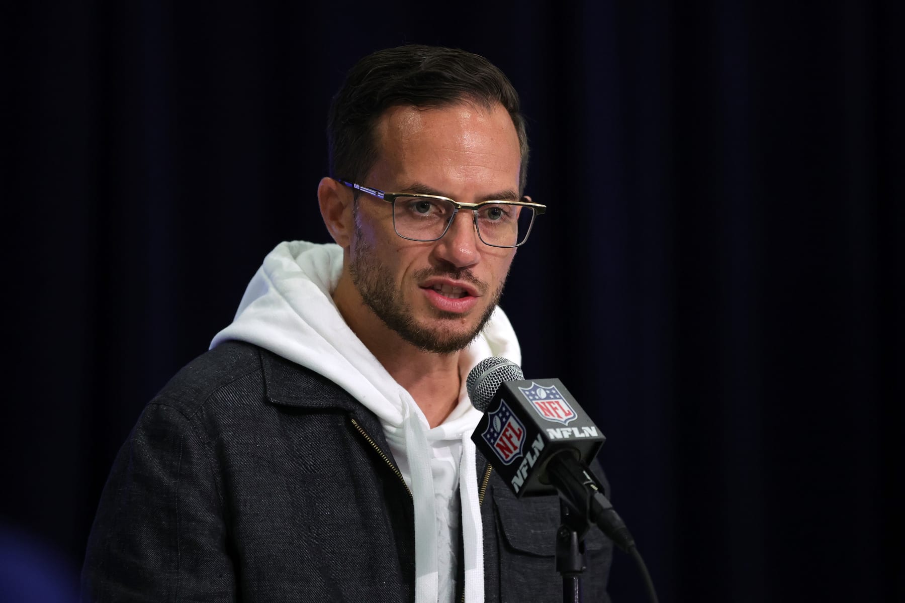 Dolphins head coach Mike McDaniel