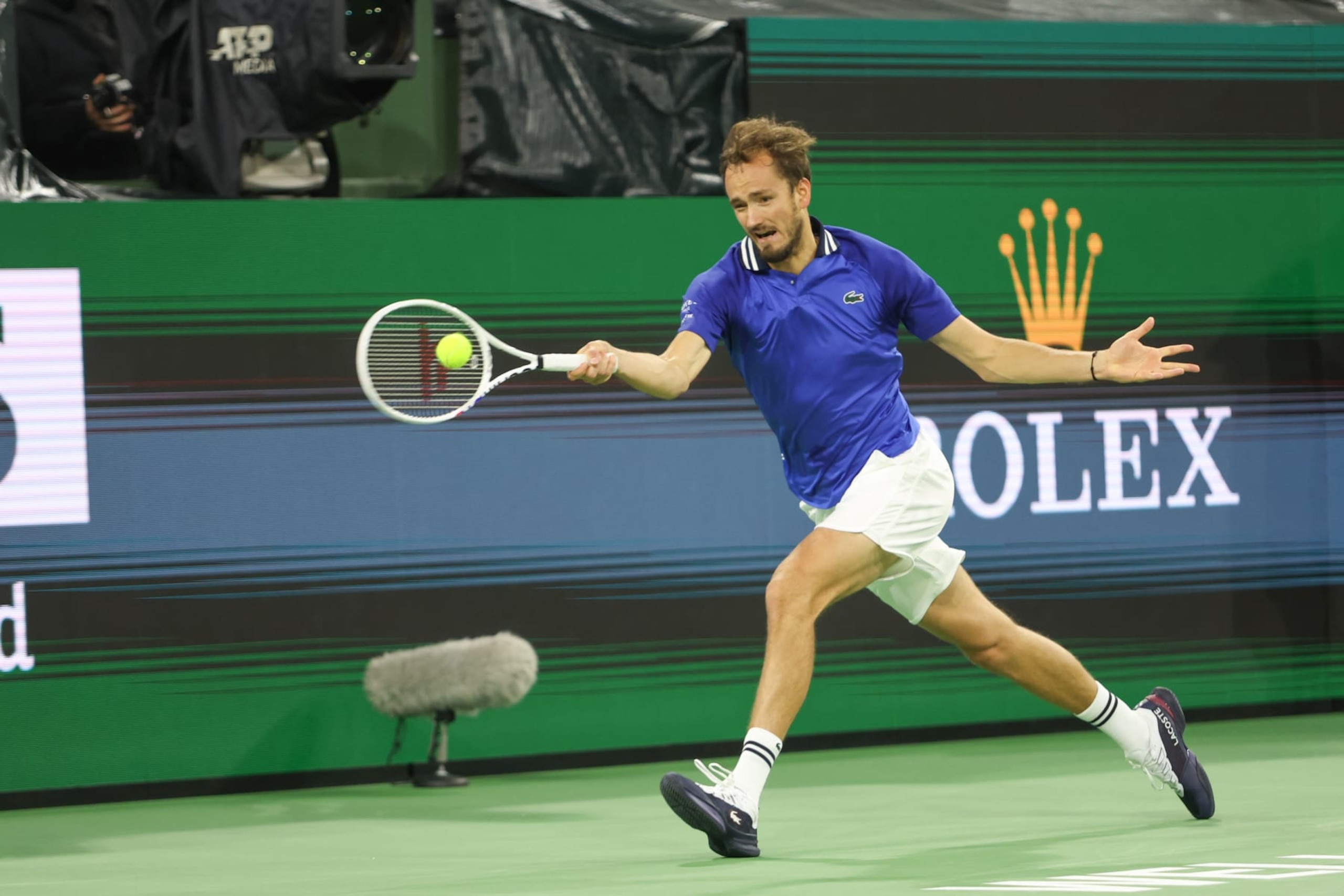 INDIAN WELLS, CA - MARCH 16: Daniil Medvedev hits a forehand during the BNP Paribas Open on March 16, 2024 at Indian Wells Tennis Garden in Indian Wells, CA. (Photo by George Walker/Icon Sportswire via Getty Images) INDIAN WELLS, CA - MARCH 16: Daniil Medvedev hits a forehand during the BNP Paribas Open on March 16, 2024 at Indian Wells Tennis Garden in Indian Wells, CA. (Photo by George Walker/Icon Sportswire via Getty Images)