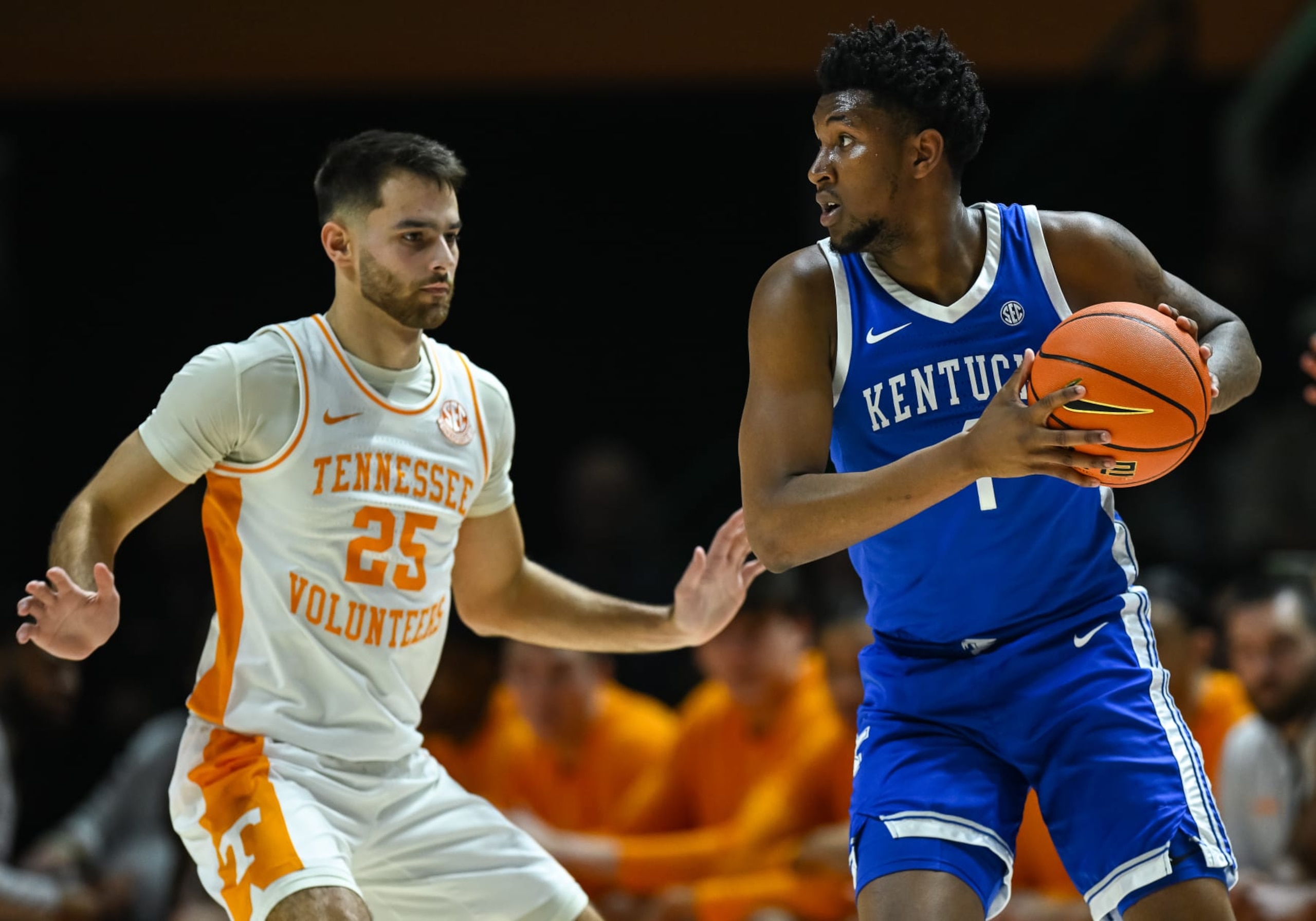 KNOXVILLE, TN - MARCH 09: Kentucky Wildcats guard Justin Edwards (1) controls the ball against Tennessee Volunteers guard Santiago Vescovi (25) during the college basketball game between the Tennessee Volunteers and the Kentucky Wildcats on March 9, 2024, at Food City Center in Knoxville, TN. (Photo by Bryan Lynn/Icon Sportswire via Getty Images) KNOXVILLE, TN - MARCH 09: Kentucky Wildcats guard Justin Edwards (1) controls the ball against Tennessee Volunteers guard Santiago Vescovi (25) during the college basketball game between the Tennessee Volunteers and the Kentucky Wildcats on March 9, 2024, at Food City Center in Knoxville, TN. (Photo by Bryan Lynn/Icon Sportswire via Getty Images)