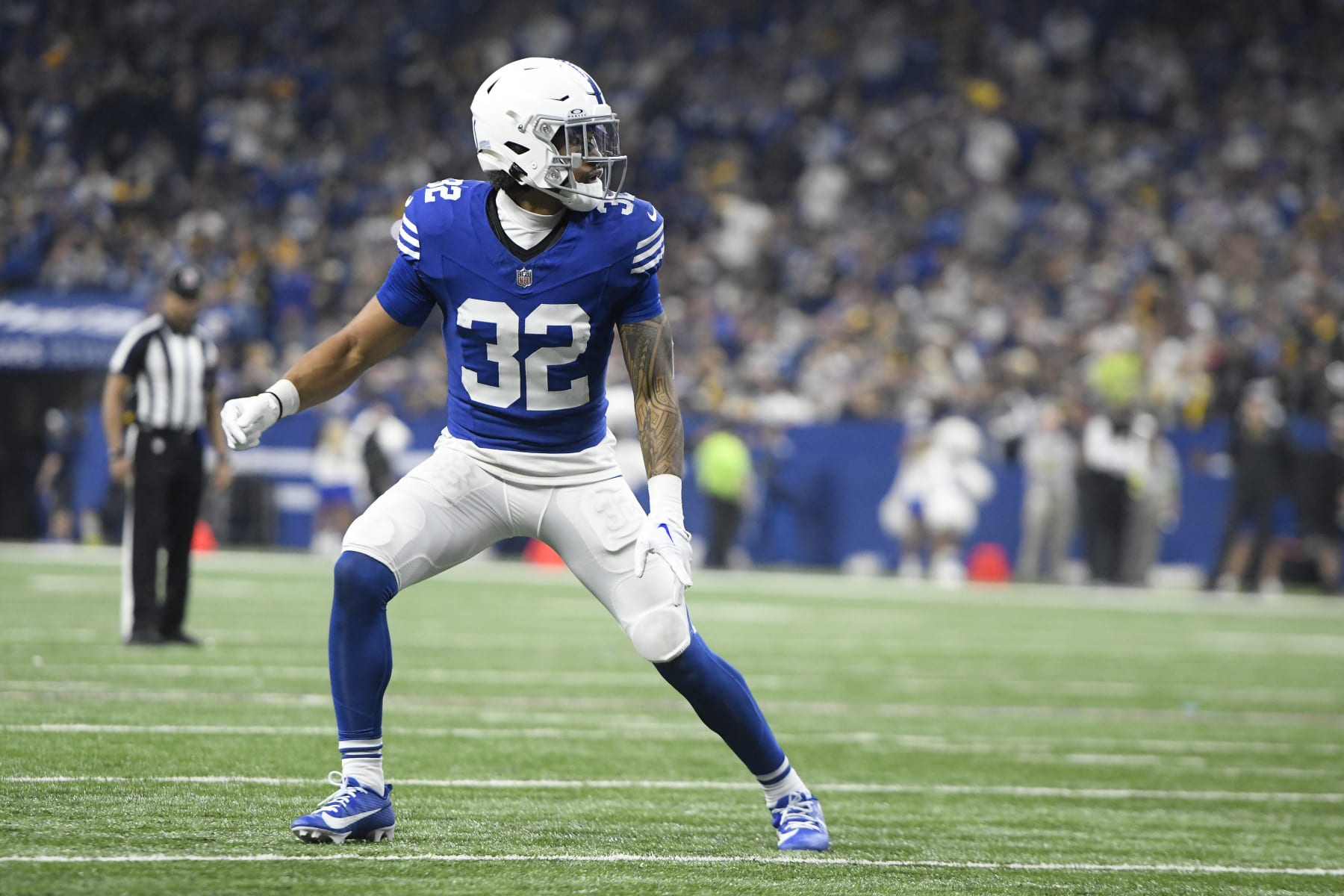 INDIANAPOLIS, IN - DECEMBER 16: Indianapolis Colts Safety Julian Blackmon (32) defends during the NFL game between the Pittsburgh Steelers and the Indianapolis Colts on December 16, 2023, at Lucas Oil Stadium in Indianapolis, Indiana. (Photo by Michael Allio/Icon Sportswire via Getty Images)