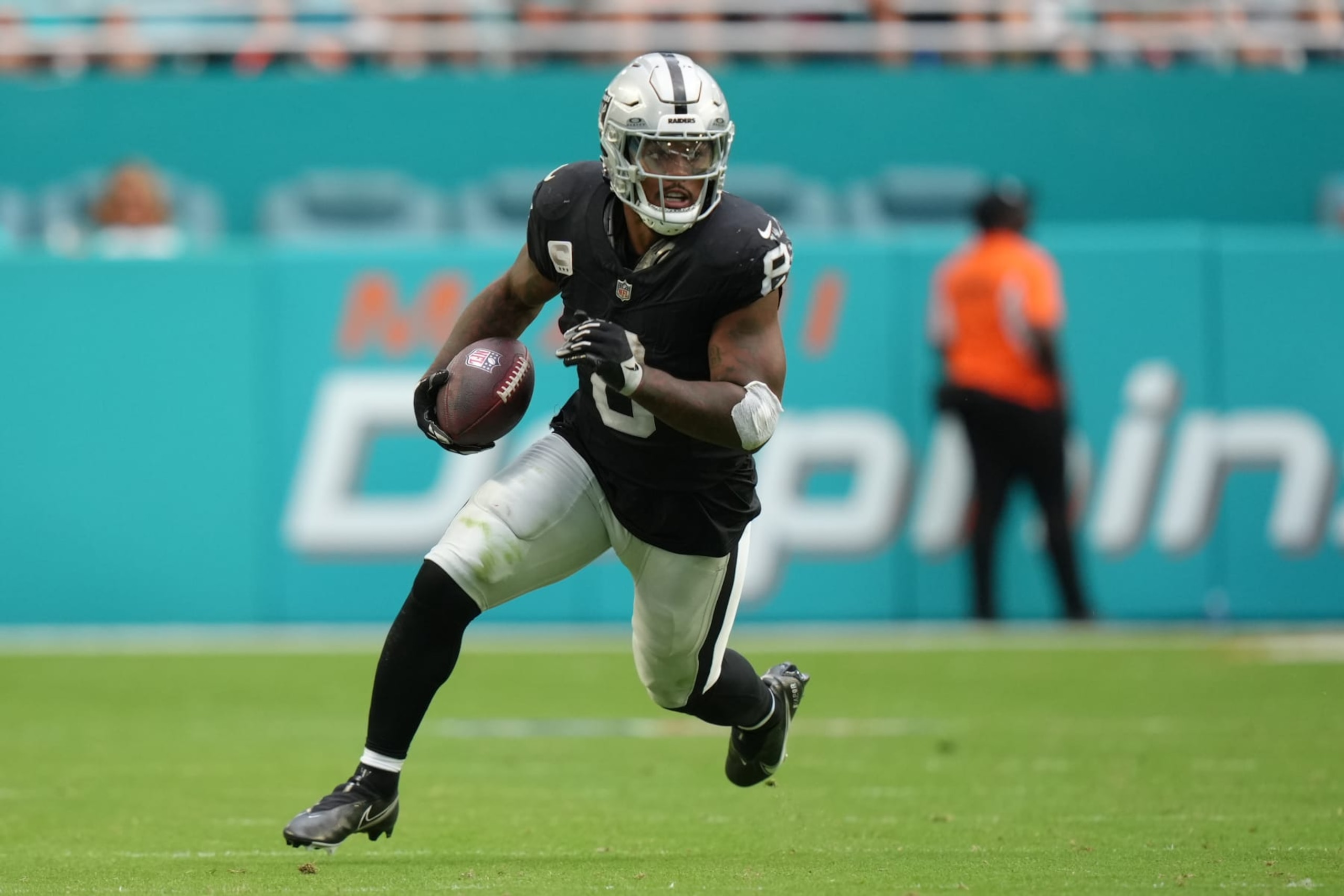 MIAMI GARDENS, FL - NOVEMBER 19: Las Vegas Raiders running back Josh Jacobs (8) runs after a catch in the second half during the game between the Las Vegas Raiders and the Miami Dolphins on Sunday, November 19, 2023 at Hard Rock Stadium, Miami, Fla. (Photo by Peter Joneleit/Icon Sportswire via Getty Images) MIAMI GARDENS, FL - NOVEMBER 19: Las Vegas Raiders running back Josh Jacobs (8) runs after a catch in the second half during the game between the Las Vegas Raiders and the Miami Dolphins on Sunday, November 19, 2023 at Hard Rock Stadium, Miami, Fla. (Photo by Peter Joneleit/Icon Sportswire via Getty Images)