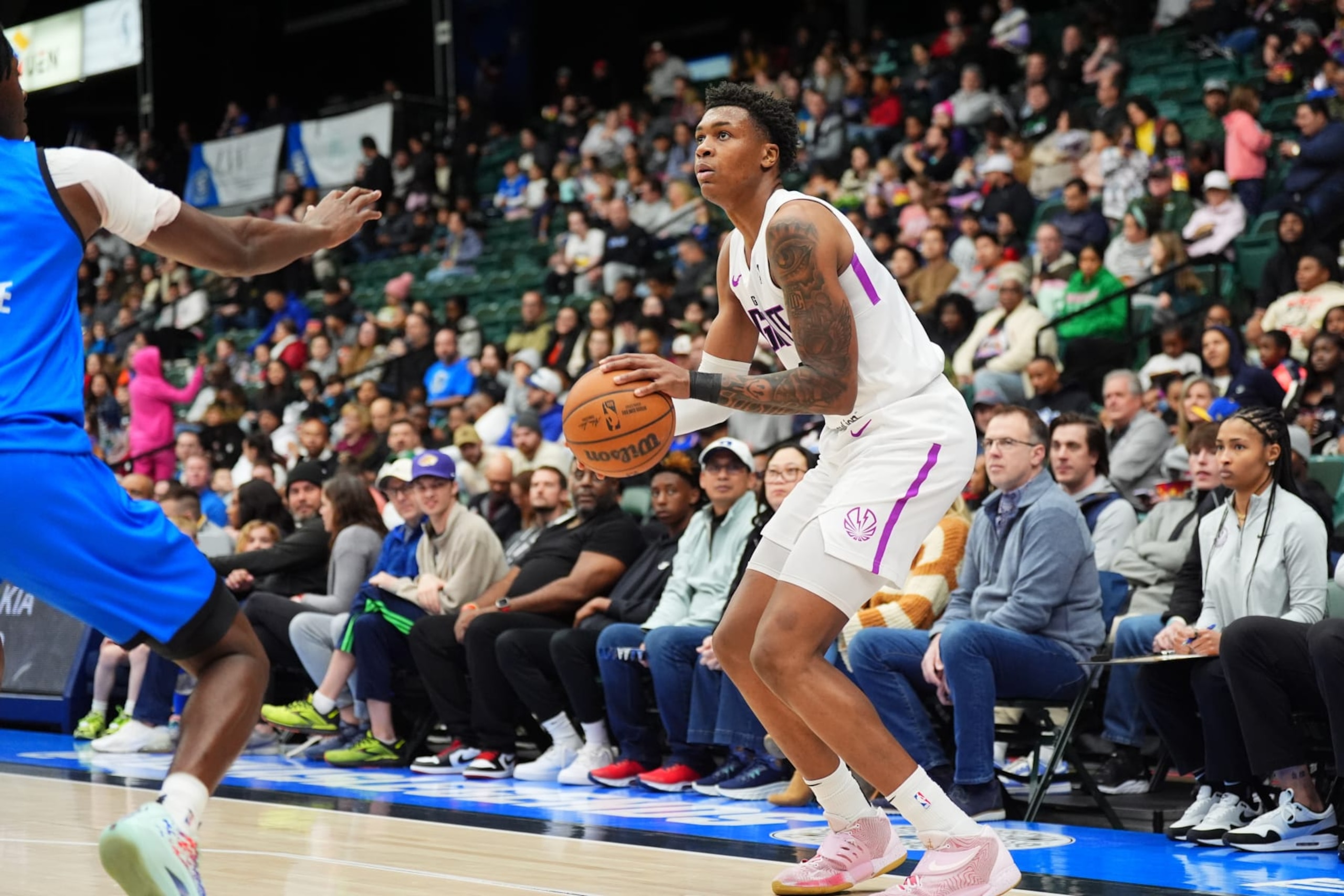 FRISCO, TX - FEBRUARY 28: Tyler Smith #11 of the G League Ignite three point basket during the game against the Texas Legends on February 28, 2024 at Comerica Center in Frisco, Texas. NOTE TO USER: User expressly acknowledges and agrees that, by downloading and or using this photograph, User is consenting to the terms and conditions of the Getty Images License Agreement. Mandatory Copyright Notice: Copyright 2023 NBAE (Photo by Cooper Neill/NBAE via Getty Images) FRISCO, TX - FEBRUARY 28: Tyler Smith #11 of the G League Ignite three point basket during the game against the Texas Legends on February 28, 2024 at Comerica Center in Frisco, Texas. NOTE TO USER: User expressly acknowledges and agrees that, by downloading and or using this photograph, User is consenting to the terms and conditions of the Getty Images License Agreement. Mandatory Copyright Notice: Copyright 2023 NBAE (Photo by Cooper Neill/NBAE via Getty Images)