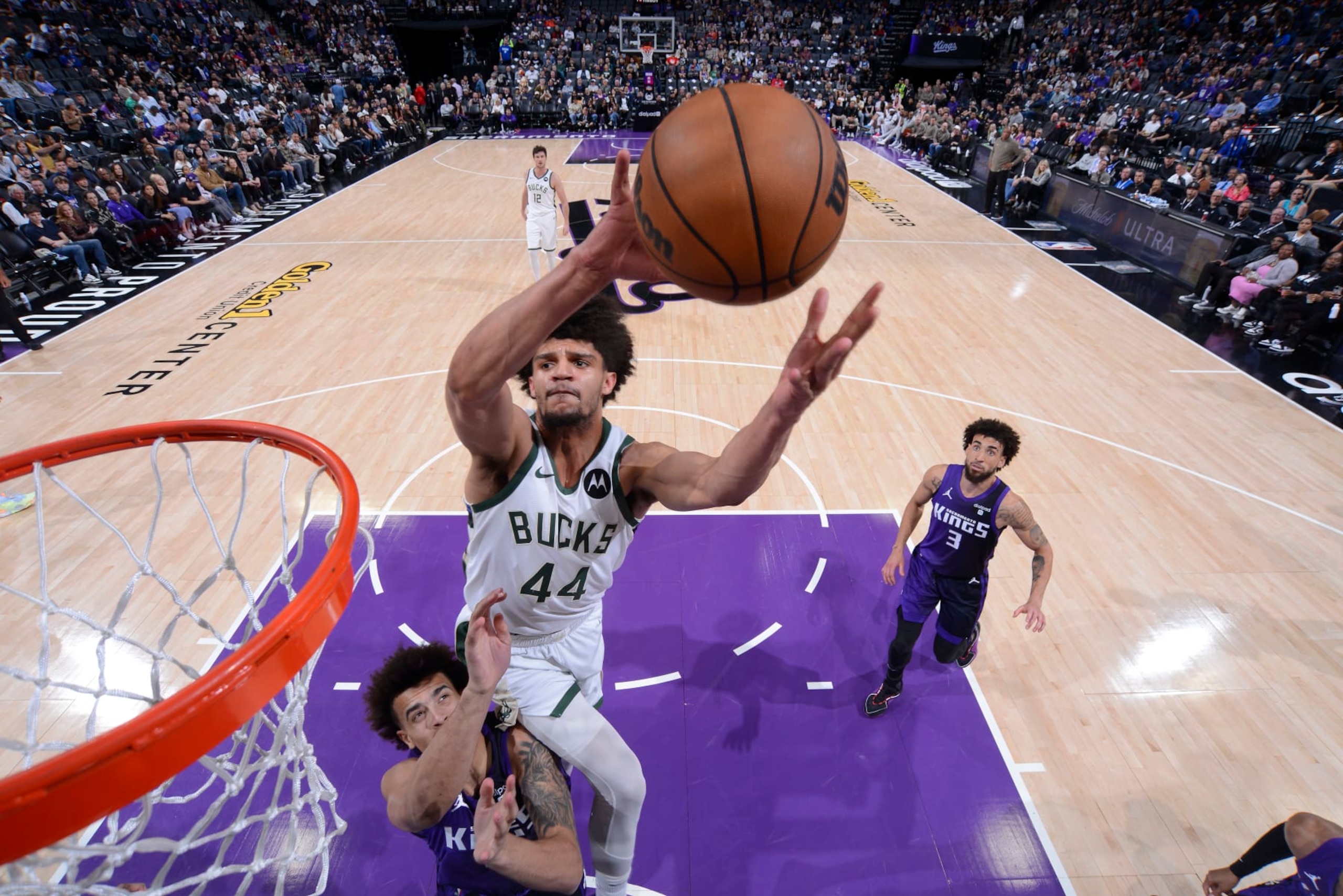 SACRAMENTO, CA - MARCH 12: Andre Jackson Jr. #44 of the Milwaukee Bucks dunks the ball during the game against the Sacramento Kings on March 12, 2024 at Golden 1 Center in Sacramento, California. NOTE TO USER: User expressly acknowledges and agrees that, by downloading and or using this Photograph, user is consenting to the terms and conditions of the Getty Images License Agreement. Mandatory Copyright Notice: Copyright 2024 NBAE (Photo by Rocky Widner/NBAE via Getty Images)