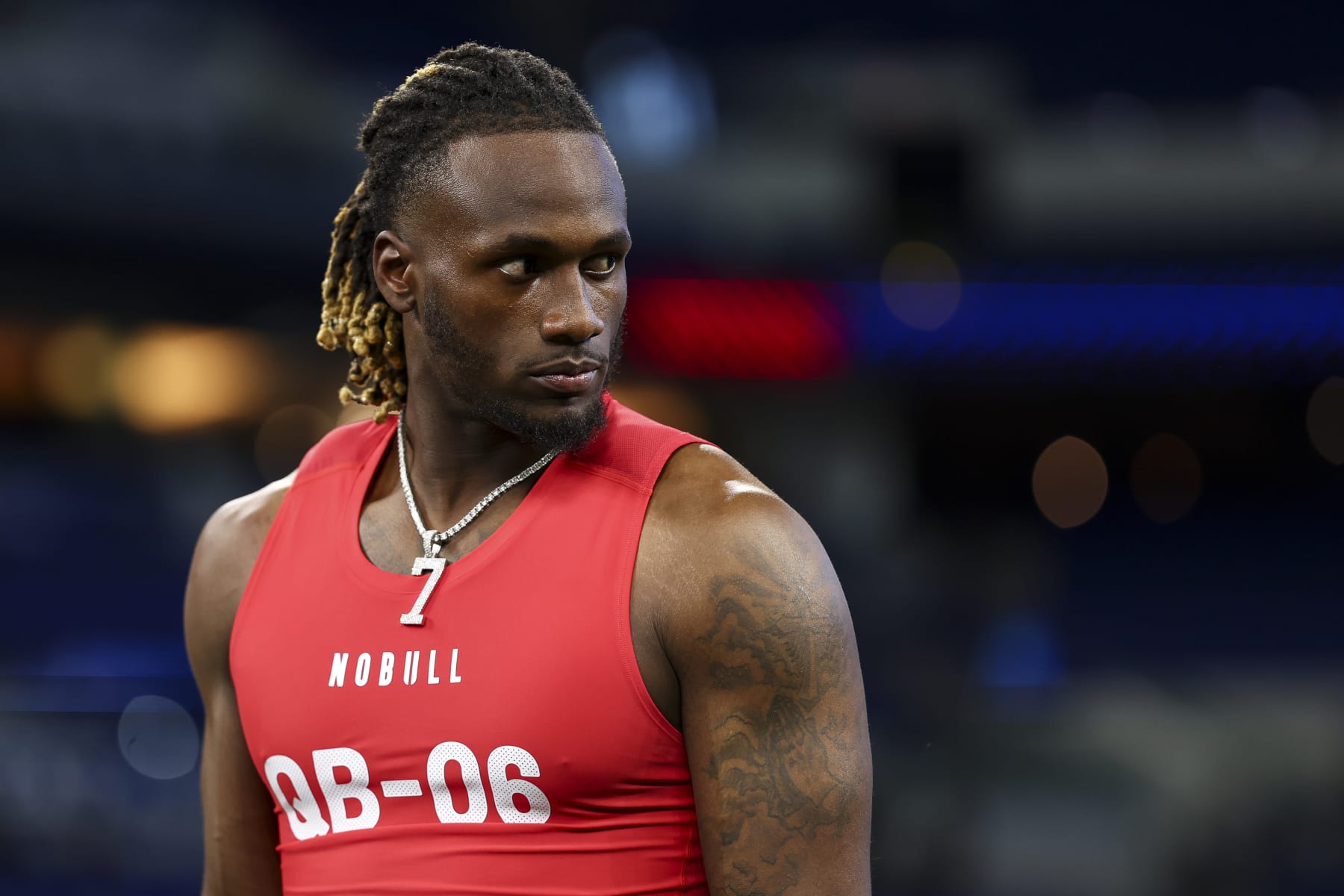 INDIANAPOLIS, INDIANA - MARCH 2: Joe Milton #QB06 of Tennessee participates in a drill during the NFL Combine at the Lucas Oil Stadium on March 2, 2024 in Indianapolis, Indiana. (Photo by Kevin Sabitus/Getty Images)