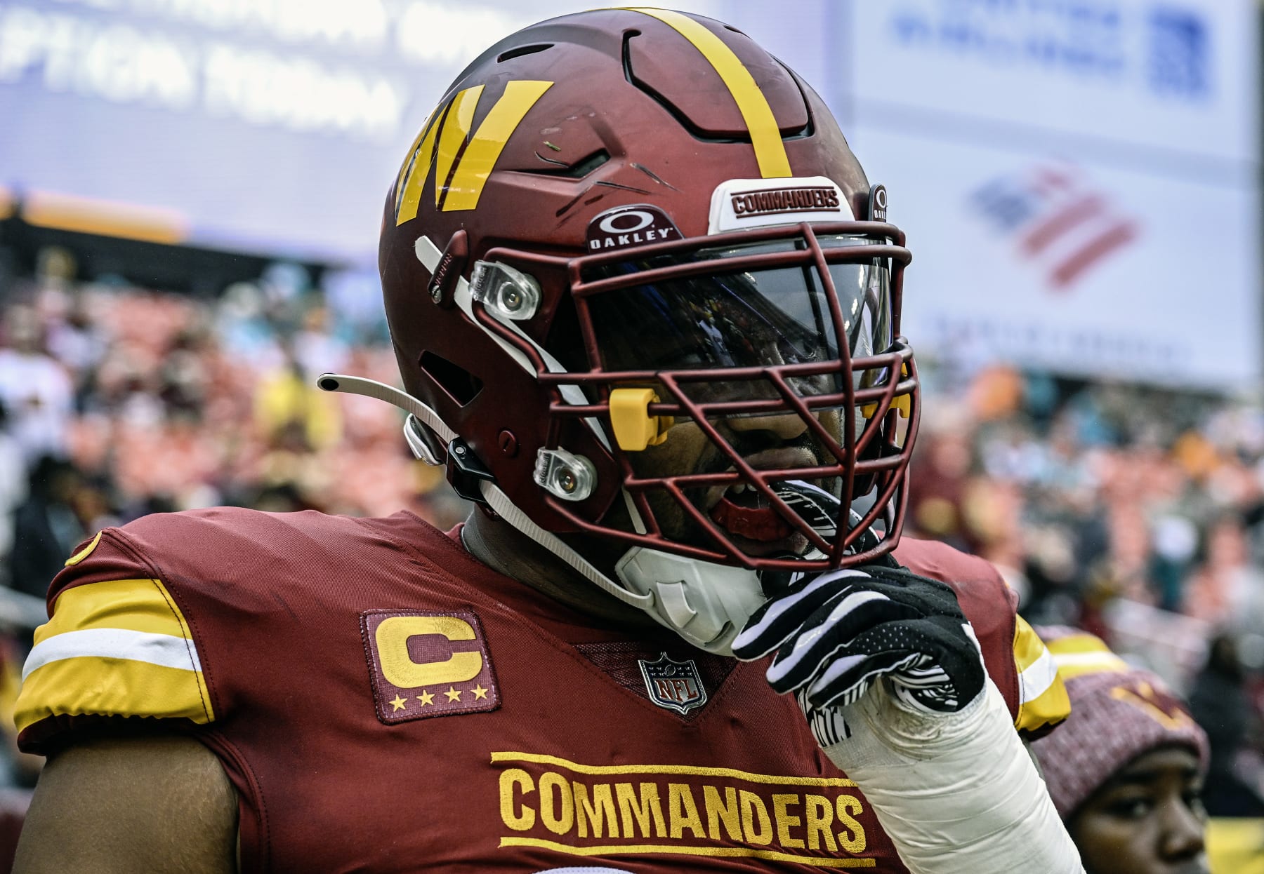 LANDOVER, MD - DECEMBER 03: Washington Commanders defensive tackle Jonathan Allen (93)warms up prior to the NFL game between the Miami Dolphins and the Washington Commanders on December 3, 2023 at Fed Ex Field in Landover, MD. (Photo by Mark Goldman/Icon Sportswire via Getty Images)