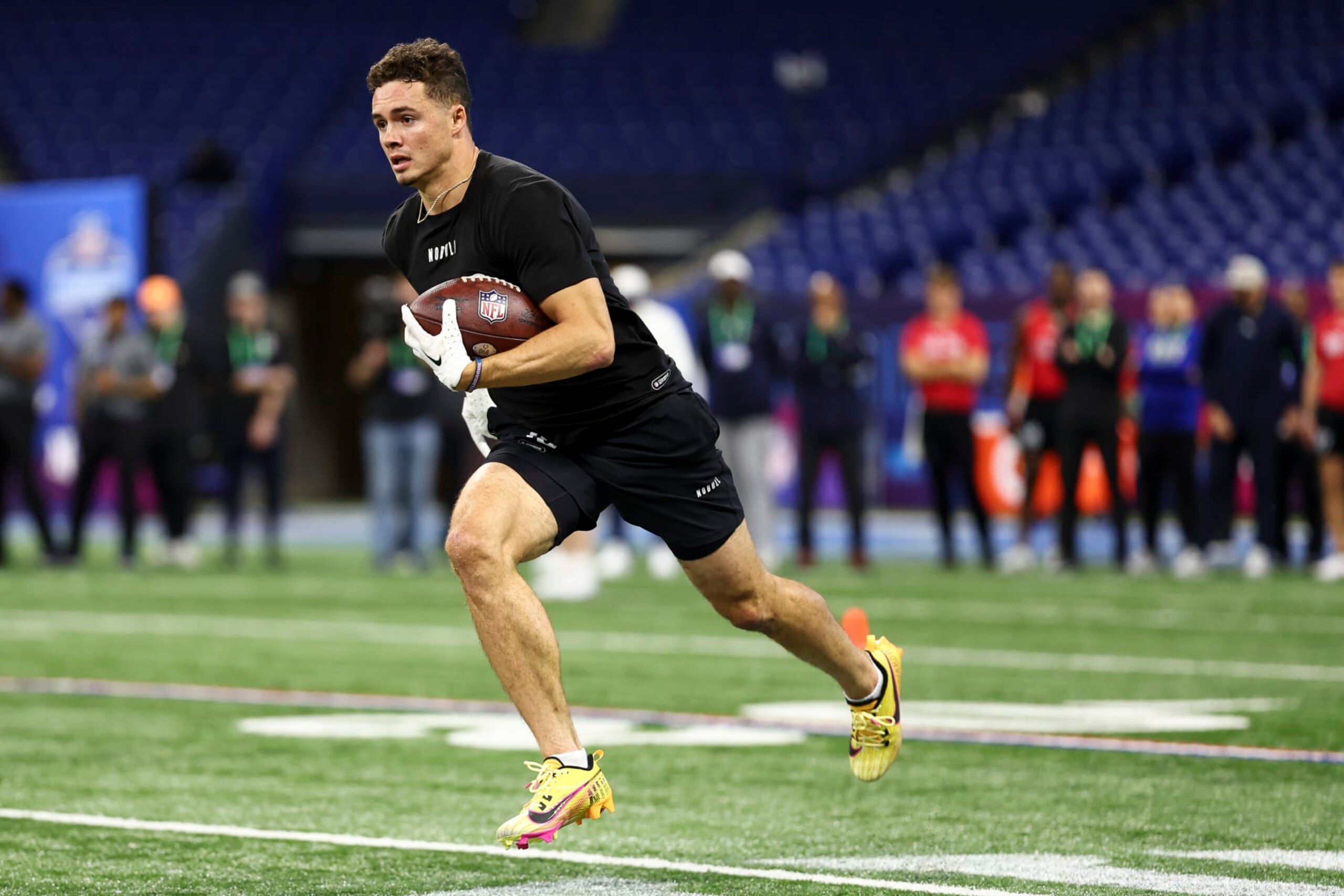 INDIANAPOLIS, INDIANA - MARCH 2: Ladd McConkey #WO16 of Georgia participates in a drill during the NFL Combine at the Lucas Oil Stadium on March 2, 2024 in Indianapolis, Indiana. (Photo by Kevin Sabitus/Getty Images) INDIANAPOLIS, INDIANA - MARCH 2: Ladd McConkey #WO16 of Georgia participates in a drill during the NFL Combine at the Lucas Oil Stadium on March 2, 2024 in Indianapolis, Indiana. (Photo by Kevin Sabitus/Getty Images)
