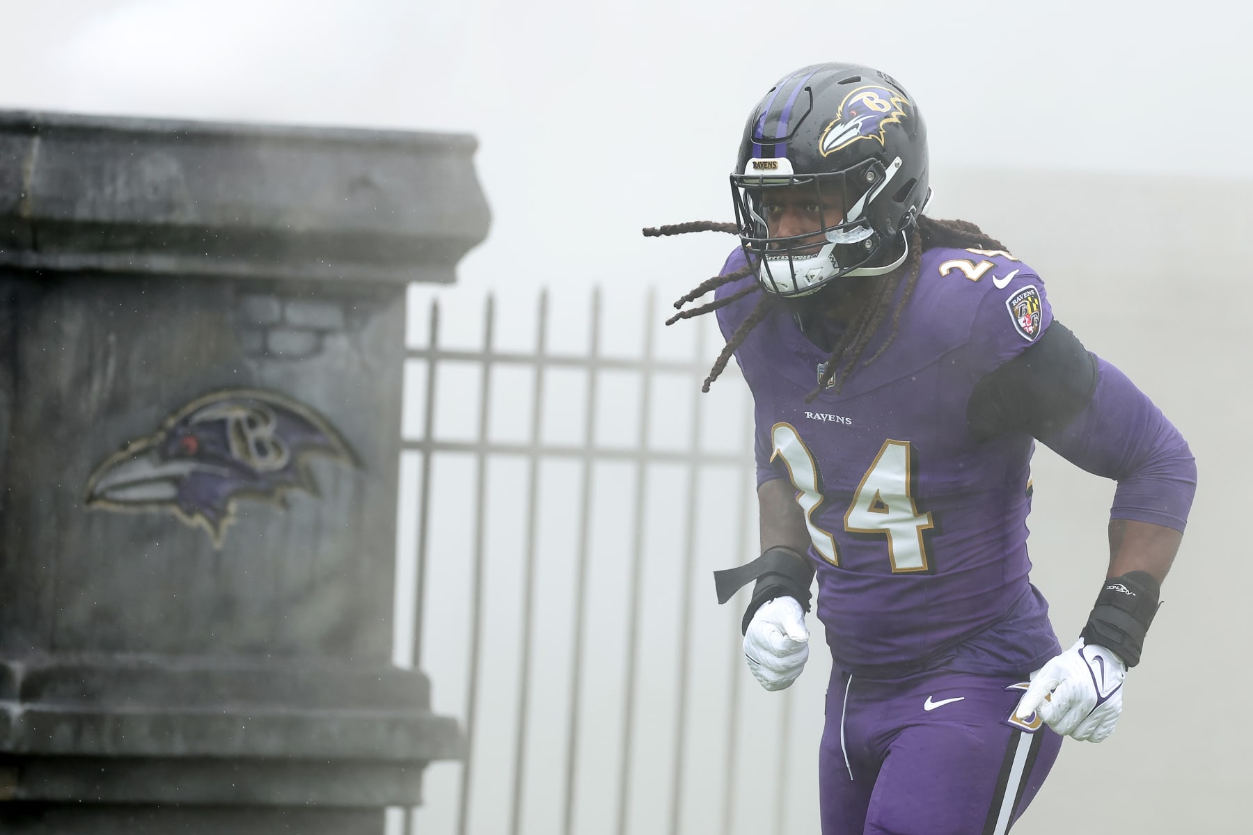 BALTIMORE, MARYLAND - DECEMBER 10: Jadeveon Clowney #24 of the Baltimore Ravens takes the field prior to the game  against the Los Angeles Rams at M&T Bank Stadium on December 10, 2023 in Baltimore, Maryland. (Photo by Todd Olszewski/Getty Images)
